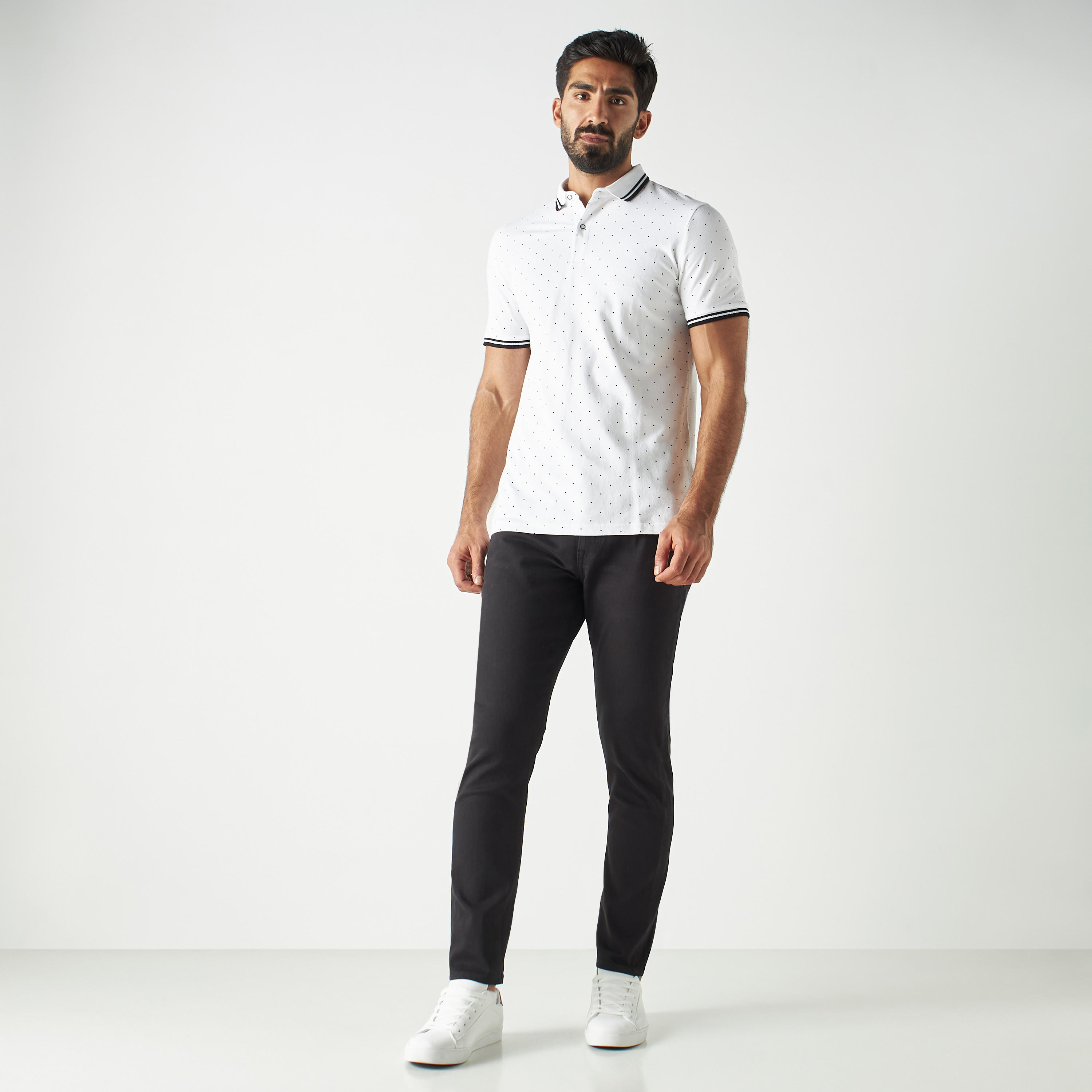 تيشيرت بولو بأكمام قصيرة وطبعات منقّطة-men-clothing-tshirtsandpolos-polos-image-3