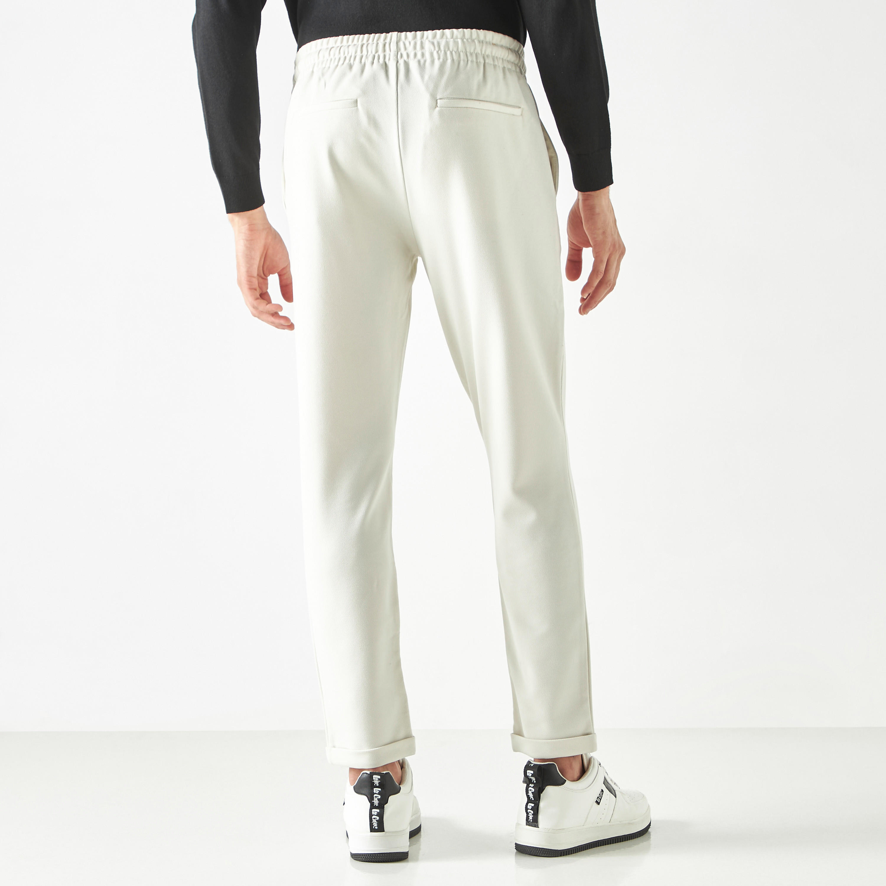 بنطلون بيكيه بارز الملمس برباط إغلاق وجيوب-men-clothing-bottoms-trousersandchinos-trousers-image-2