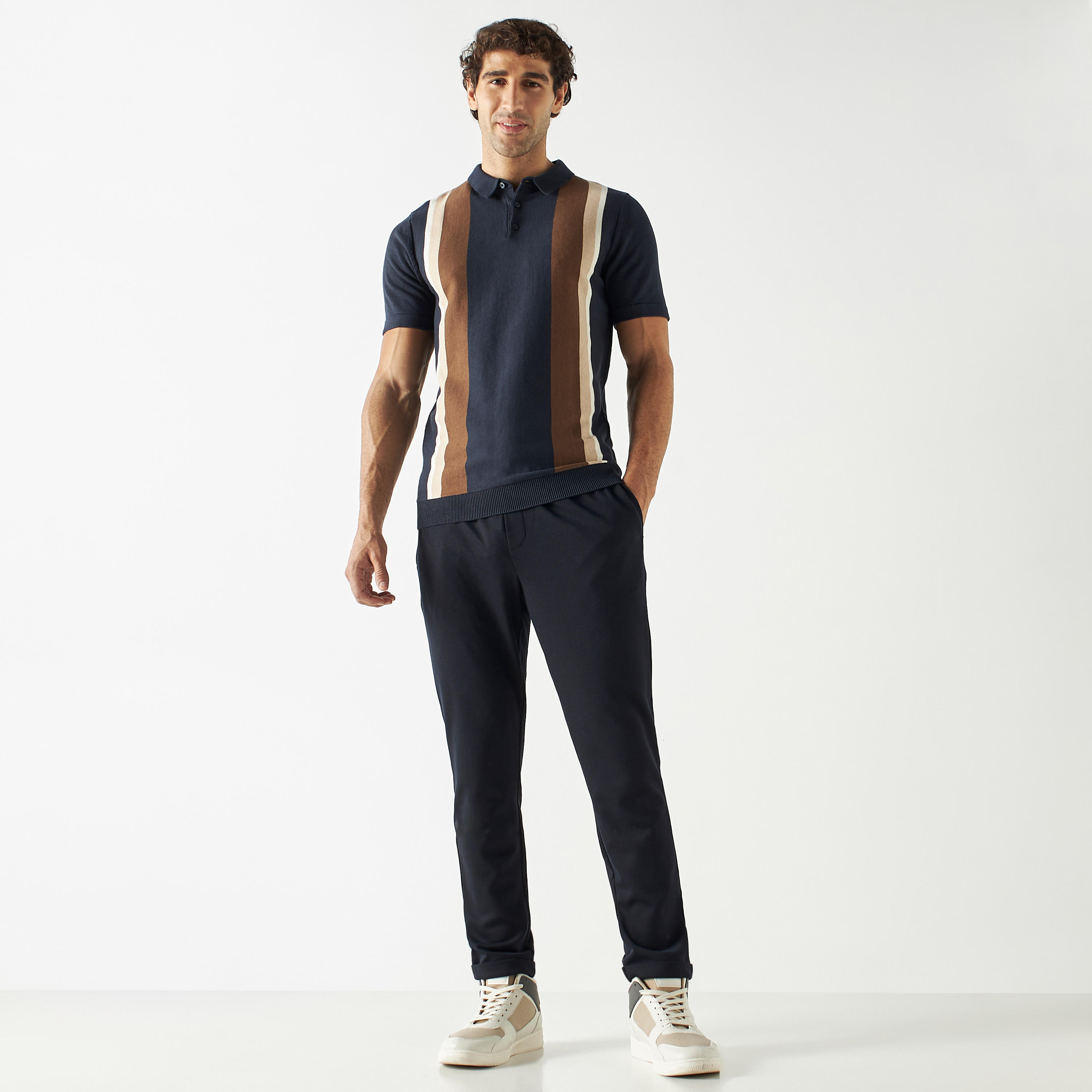 شورت بيكيه سادة بجيوب ورباط إغلاق-men-clothing-bottoms-joggers-image-3