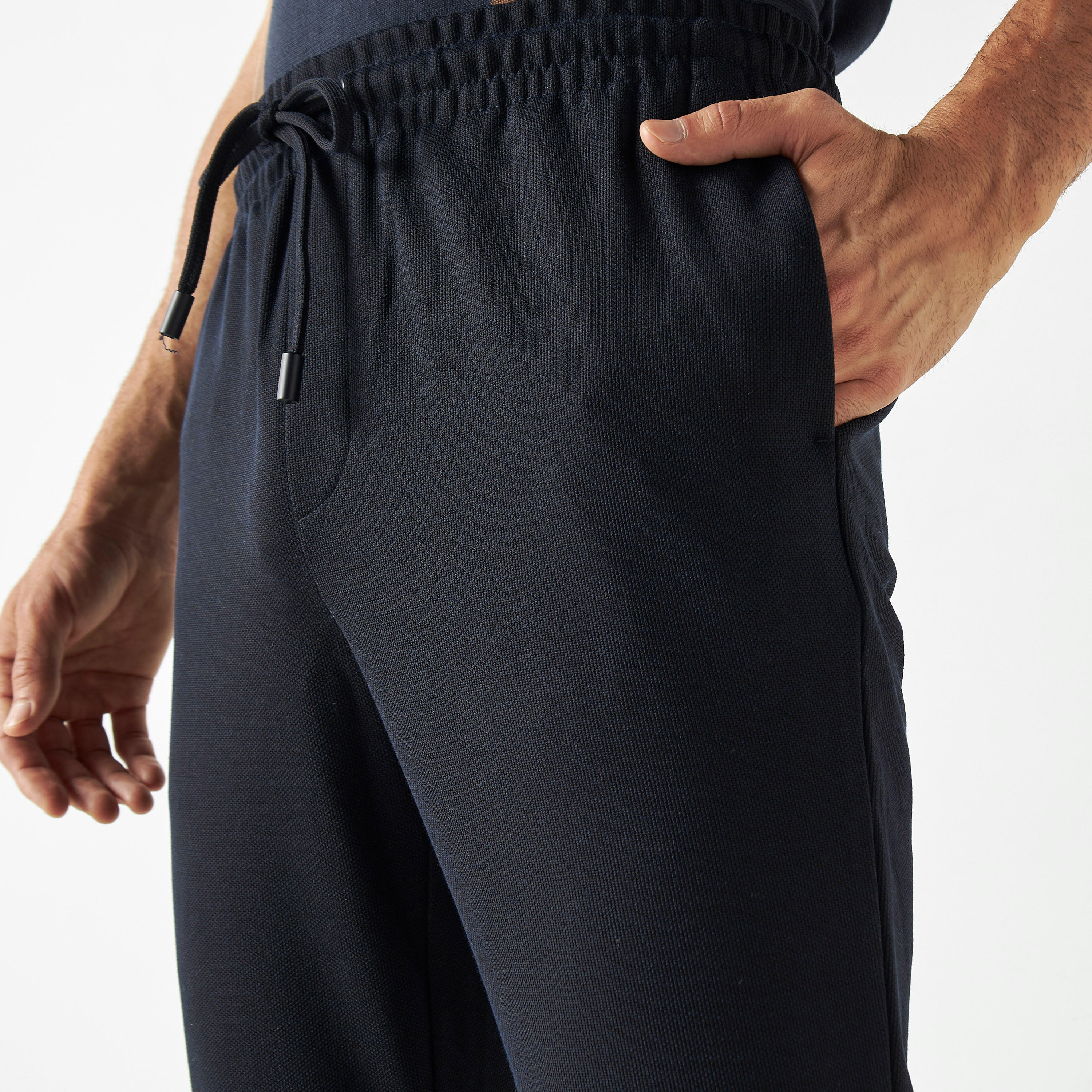 شورت بيكيه سادة بجيوب ورباط إغلاق-men-clothing-bottoms-joggers-image-1