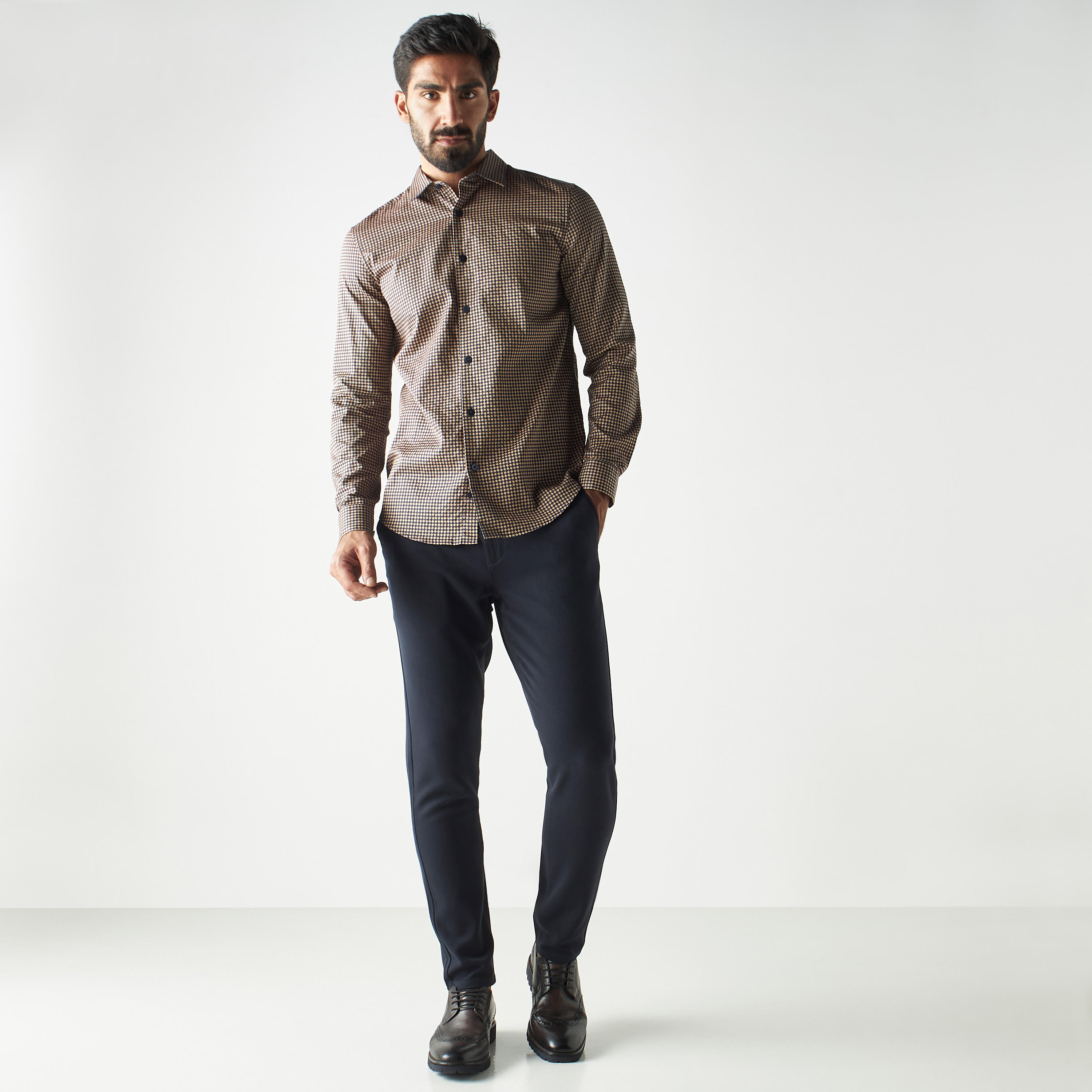 قميص بطبعات وأكمام طويلة-men-clothing-shirts-image-4