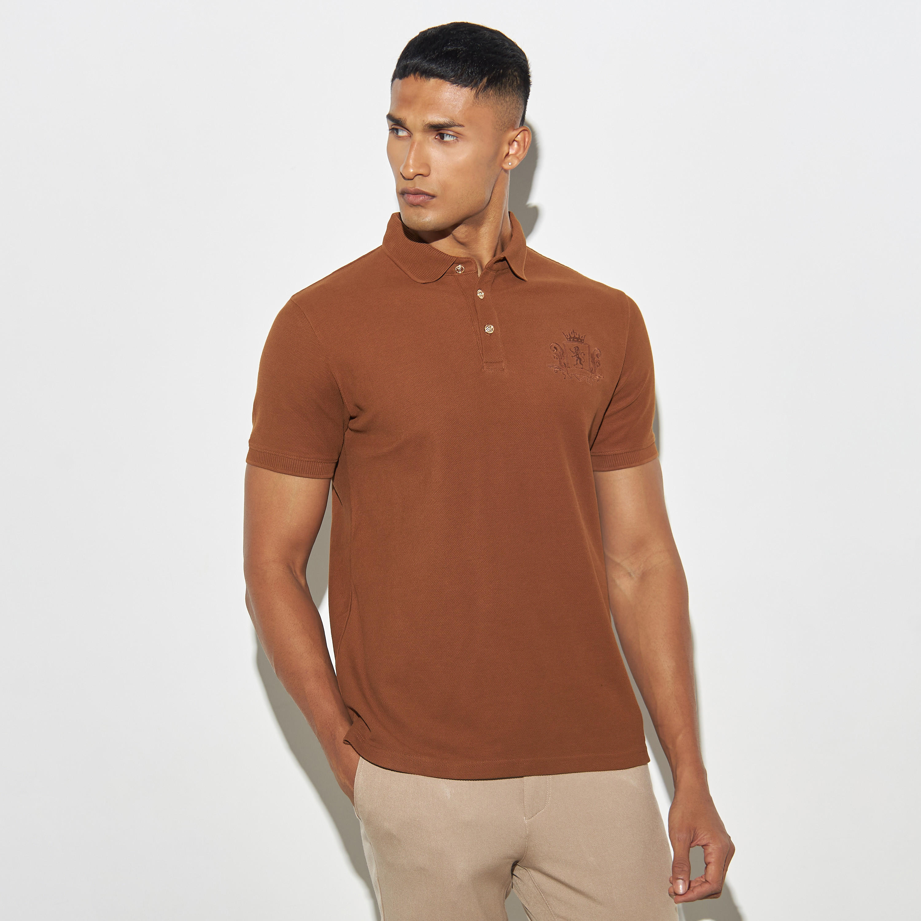 تيشيرت بولو مطرّز بأكمام قصيرة من آيكونيك-men-clothing-tshirtsandpolos-polos-image-1