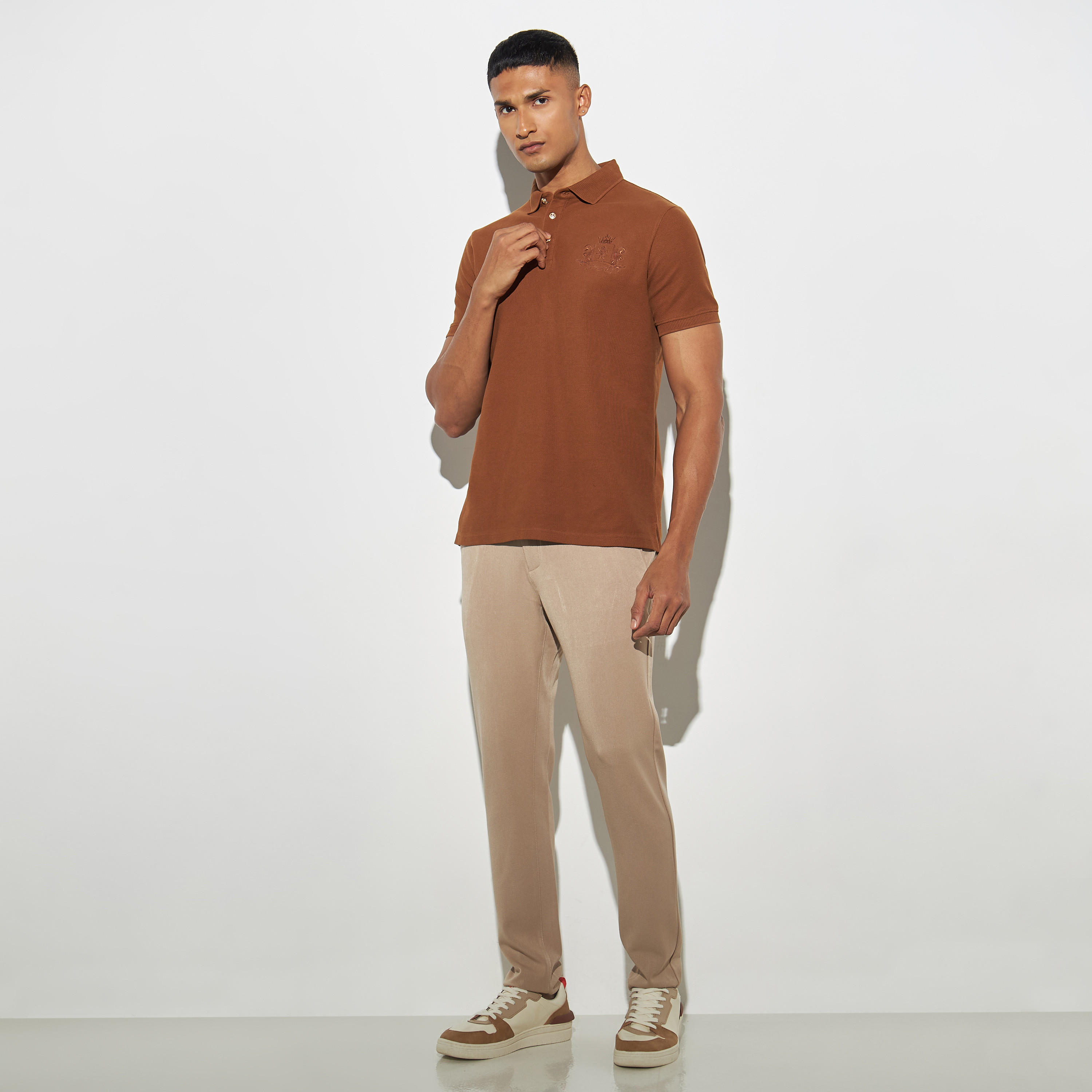 تيشيرت بولو مطرّز بأكمام قصيرة من آيكونيك-men-clothing-tshirtsandpolos-polos-image-2