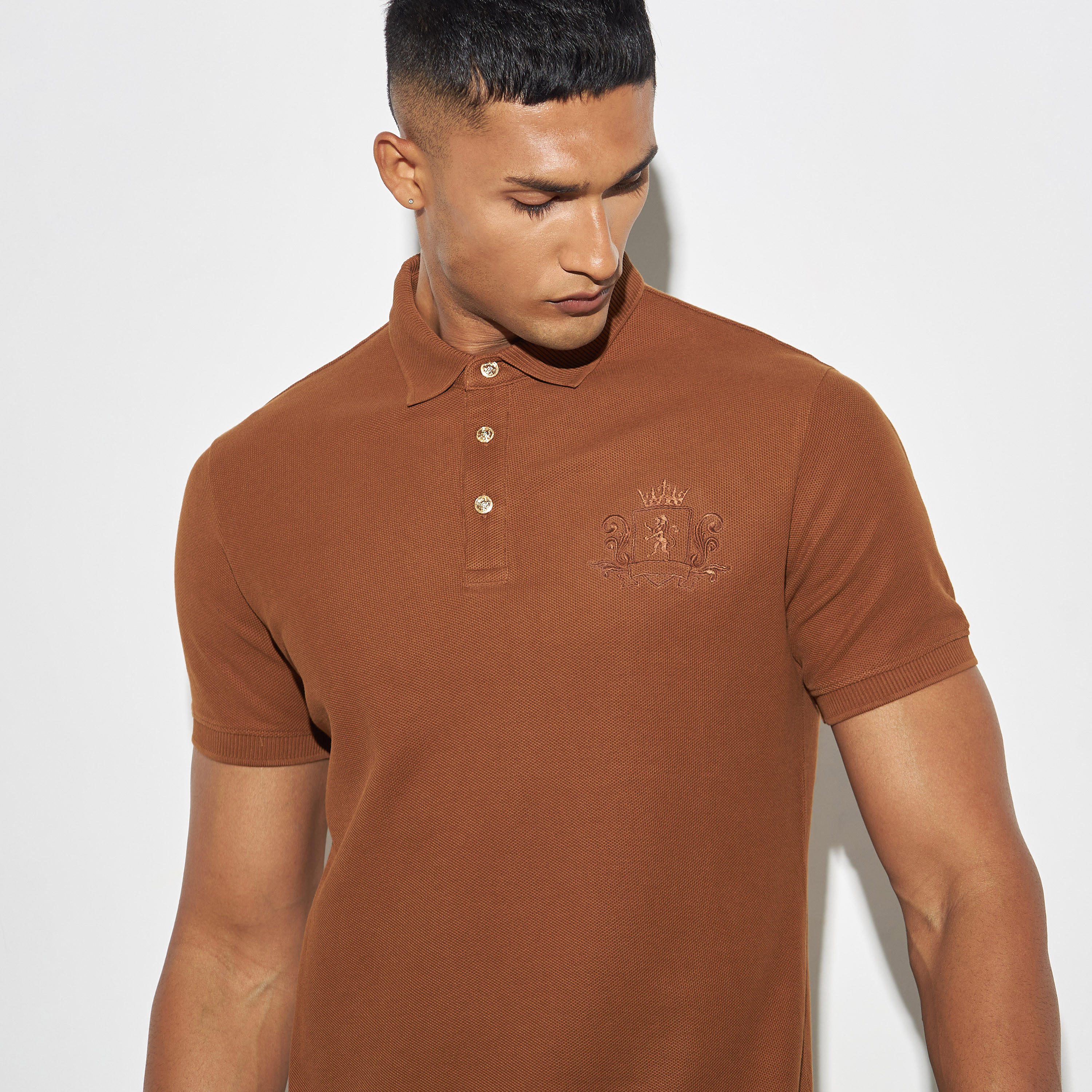 تيشيرت بولو مطرّز بأكمام قصيرة من آيكونيك-men-clothing-tshirtsandpolos-polos-image-4