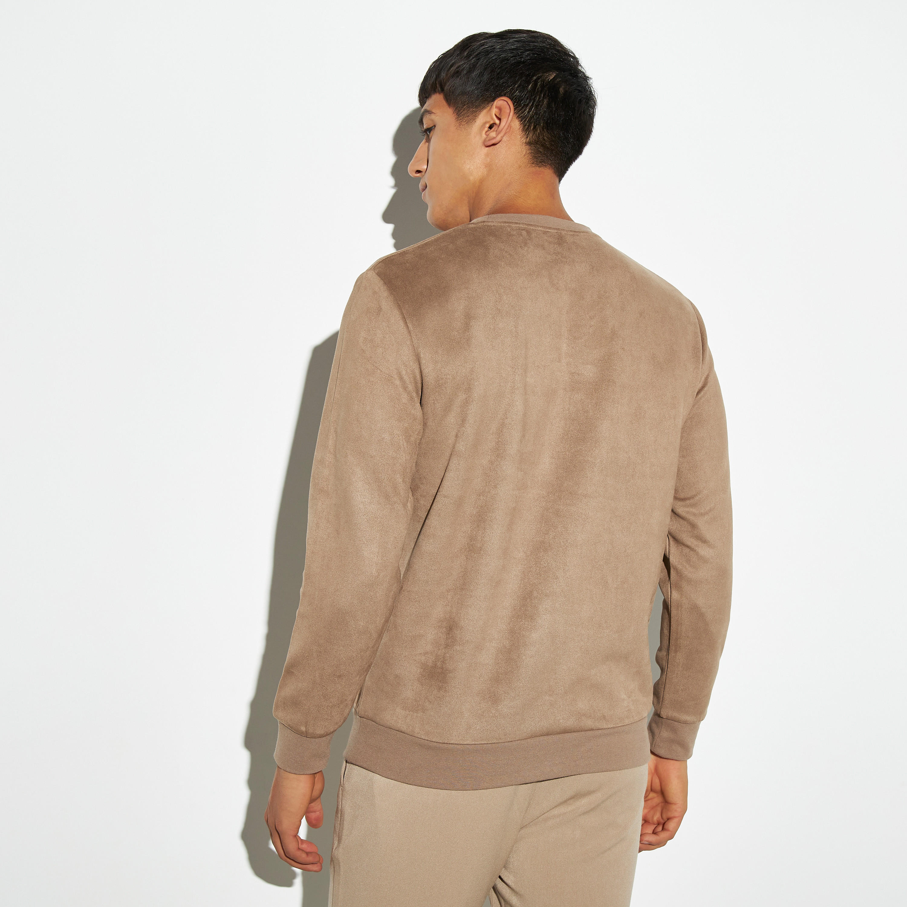 سويت شيرت سويدي بابلو سادة بياقة ضيقة وأكمام طويلة من آيكونيك-men-winterwear-hoodiesandsweatshirts-image-3