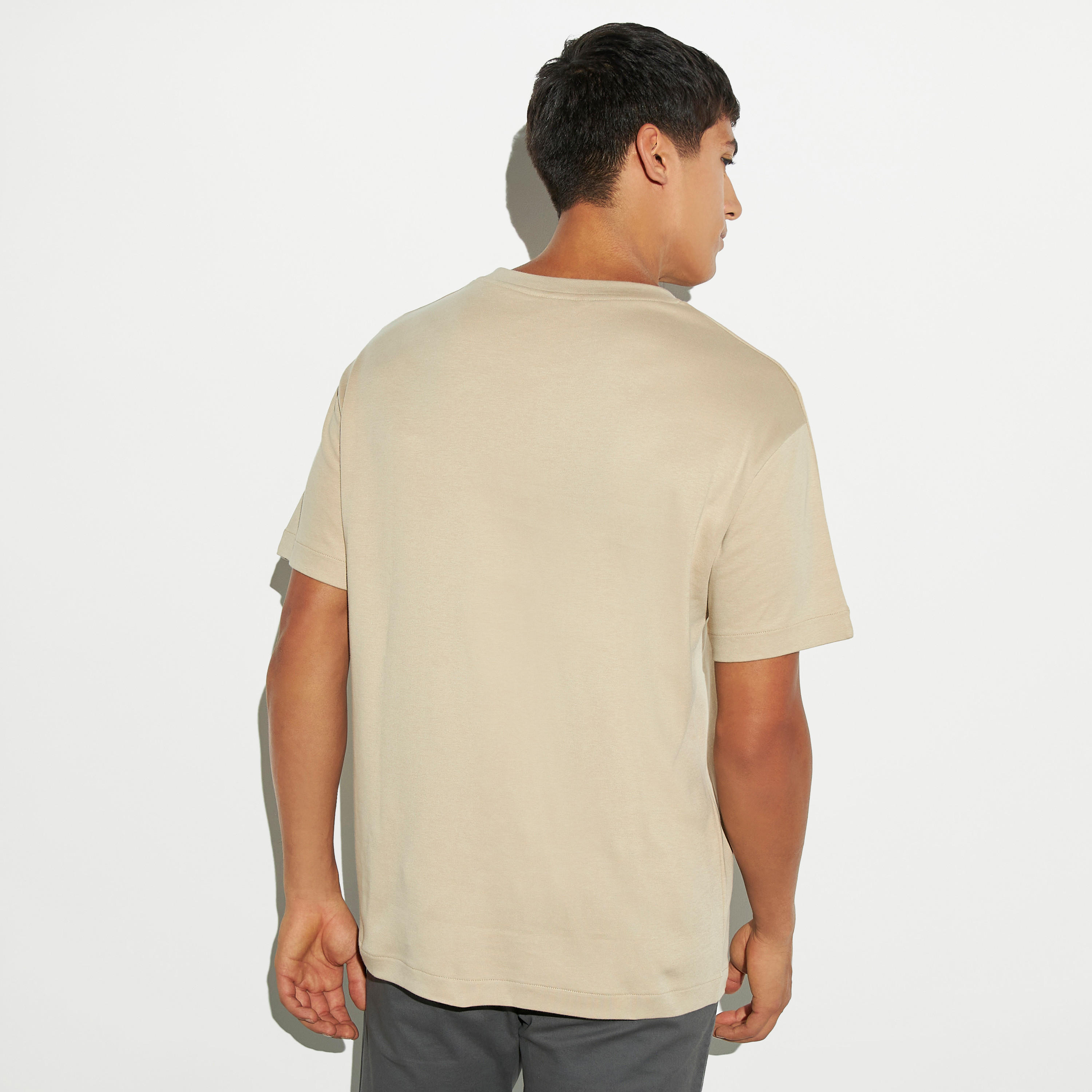 تيشيرت مقاس واسع بياقة ضيقة وأكمام قصيرة من آيكونيك-men-clothing-tshirtsandpolos-tshirts-image-3