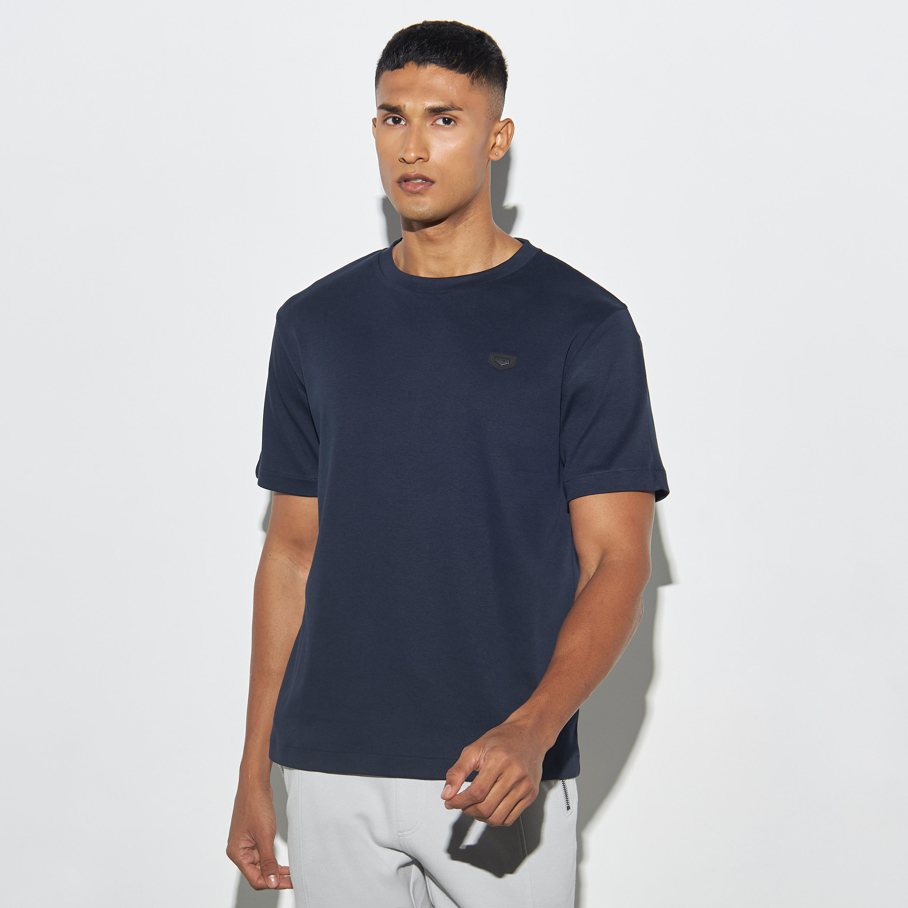 Iconic Solid Crew Neck T-shirt with Short Sleeves-men-clothing-tshirtsandpolos-tshirts-image-1