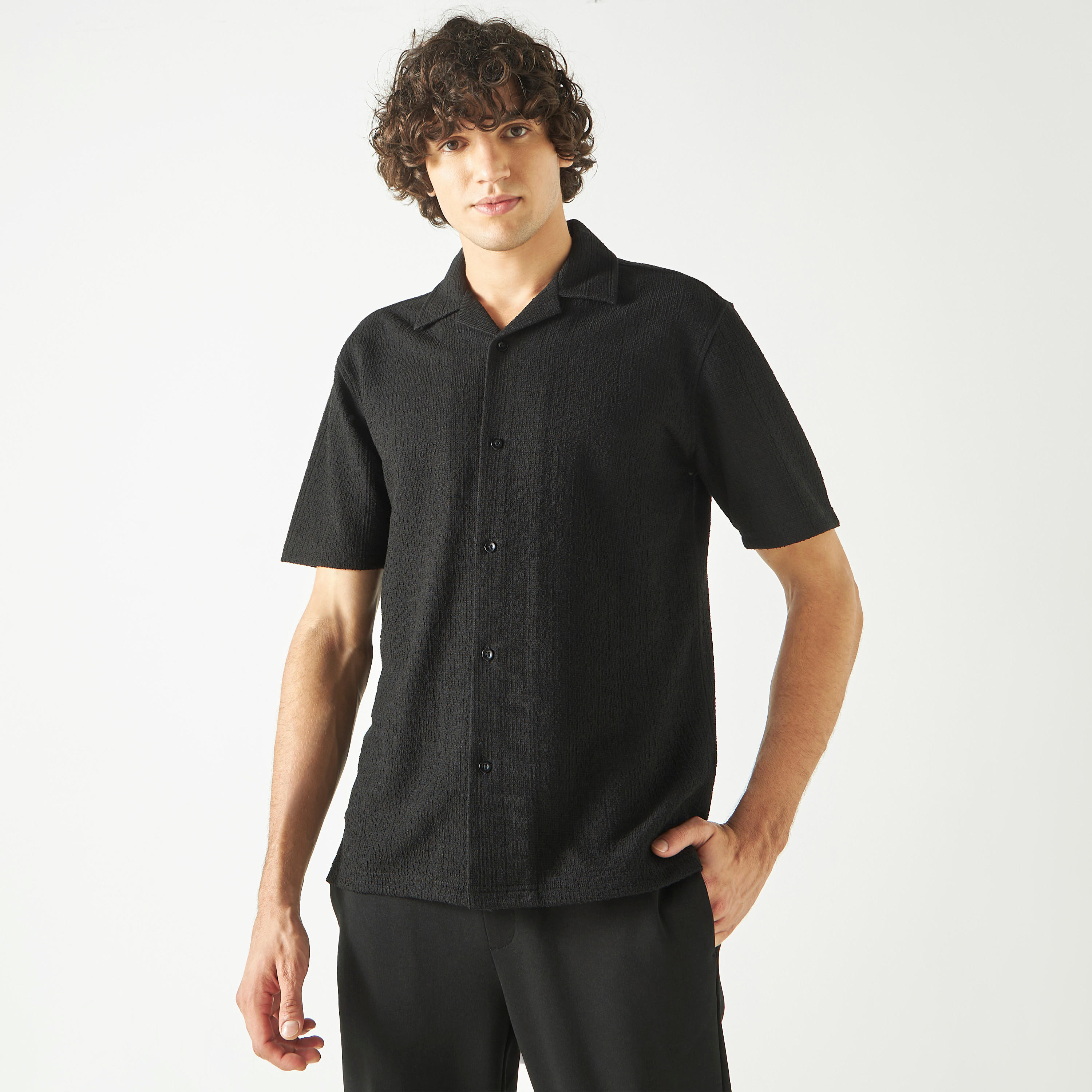 قميص بارز الملمس بياقة كامب وأكمام قصيرة من آيكونيك-men-clothing-shirts-image-1