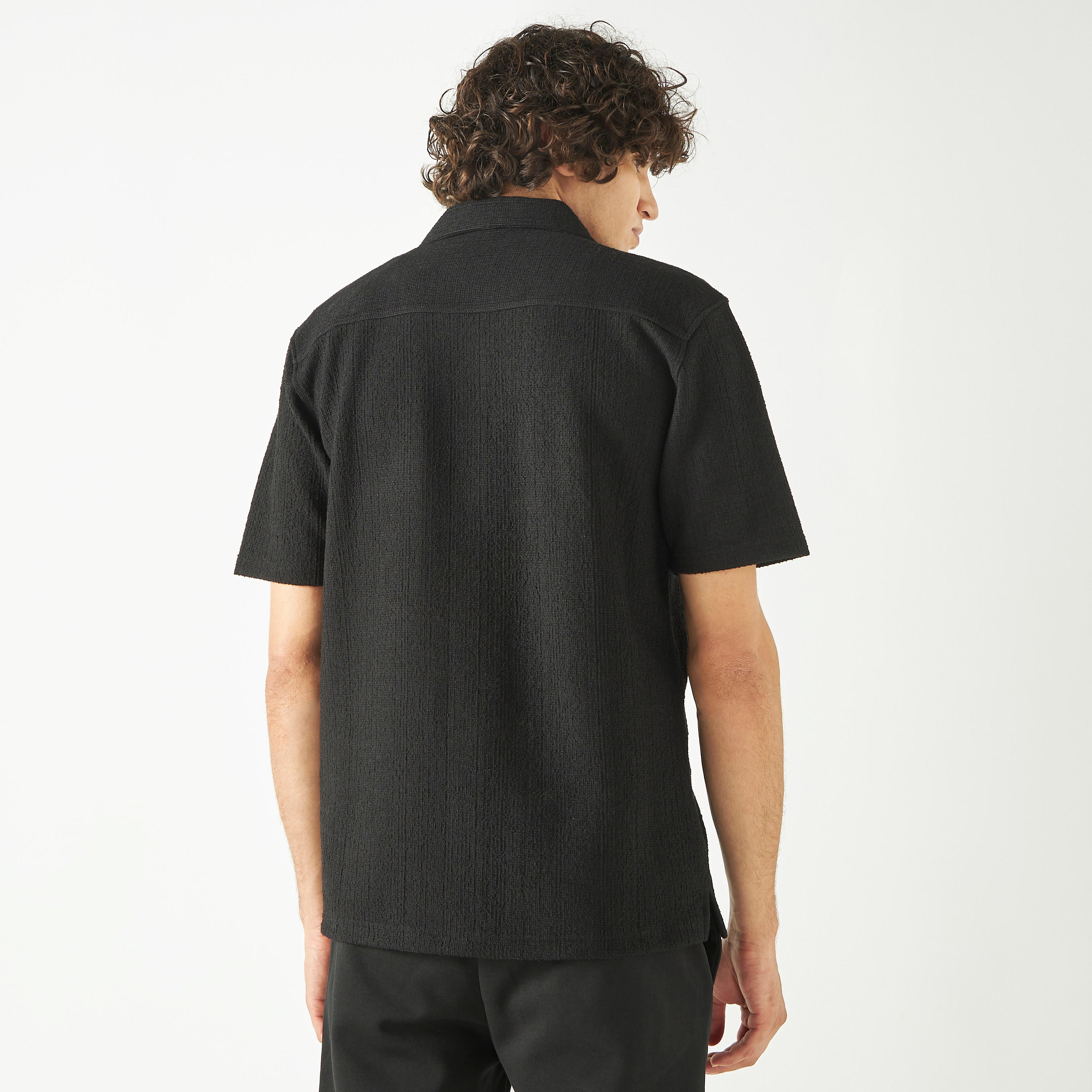 قميص بارز الملمس بياقة كامب وأكمام قصيرة من آيكونيك-men-clothing-shirts-image-3