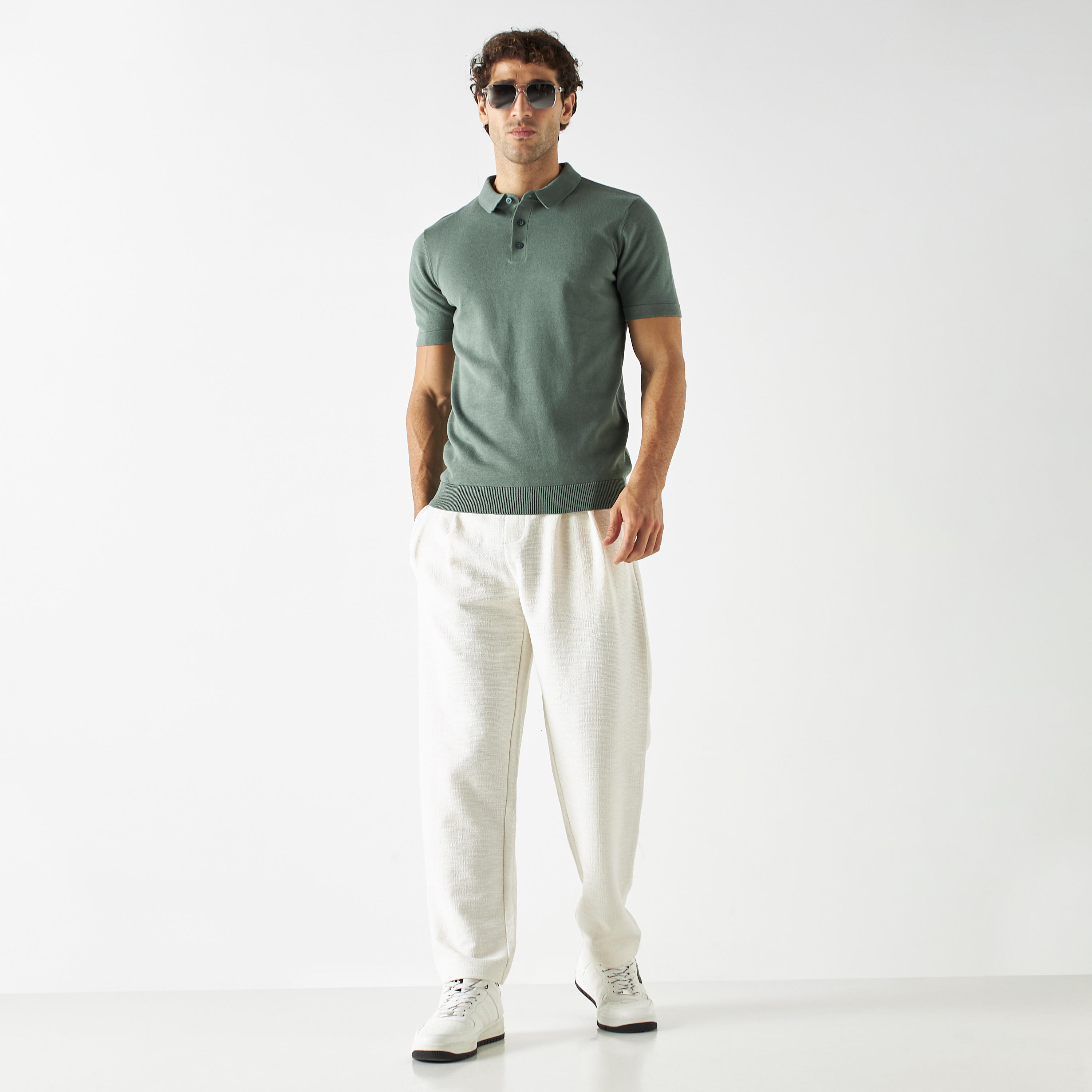 بنطلون بارز الملمس بقصة عادية من آيكونيك-men-clothing-bottoms-trousersandchinos-trousers-image-3
