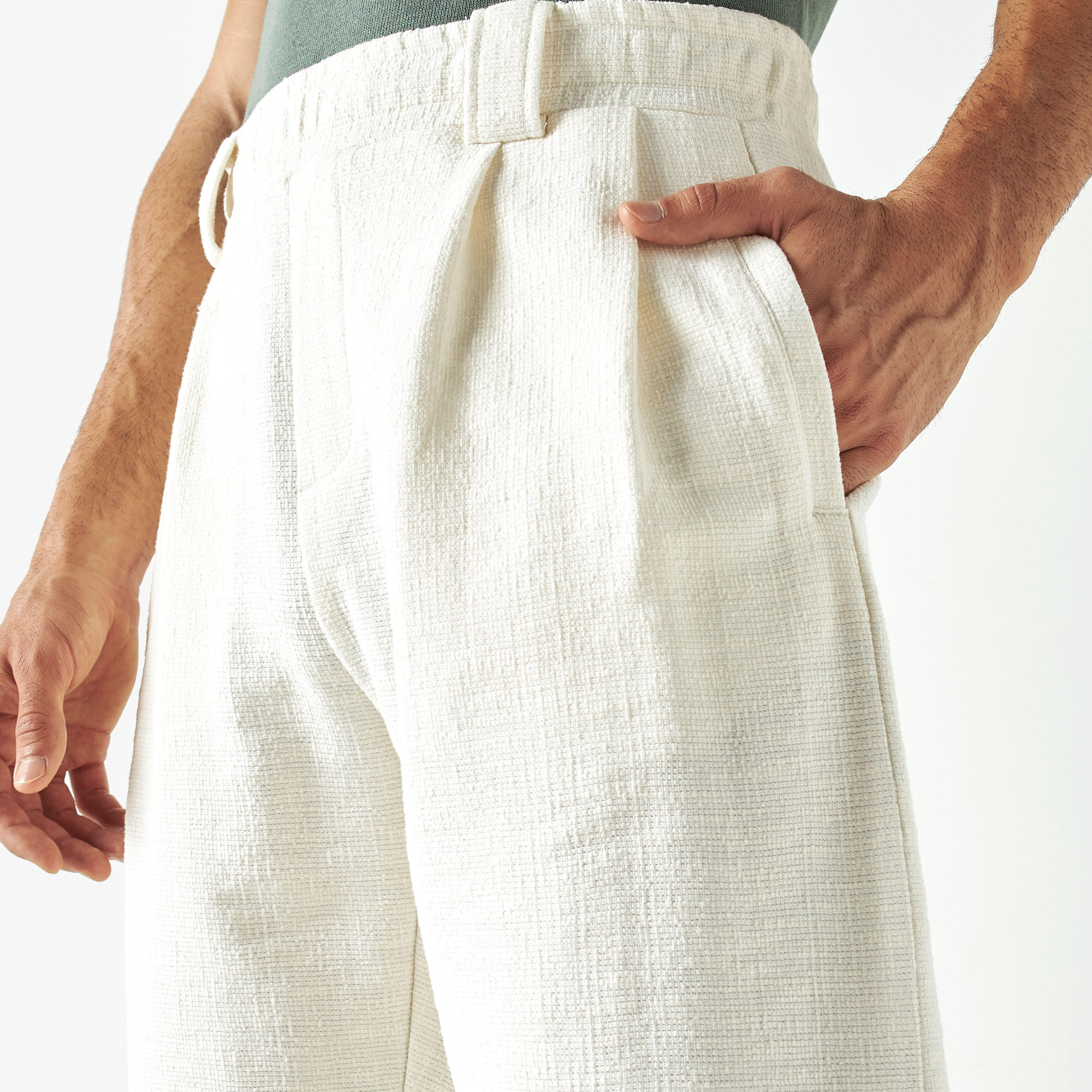 بنطلون بارز الملمس بقصة عادية من آيكونيك-men-clothing-bottoms-trousersandchinos-trousers-image-1
