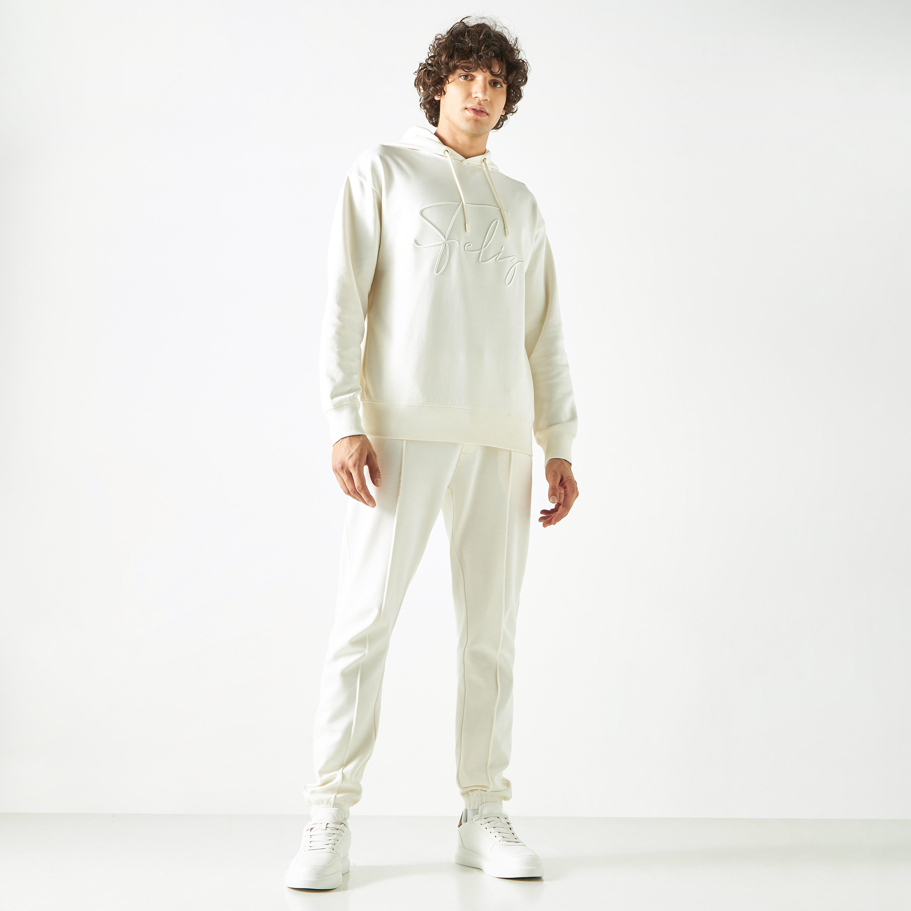 هودي مطرّز بأكمام طويلة من آيكونيك-men-winterwear-hoodiesandsweatshirts-image-2