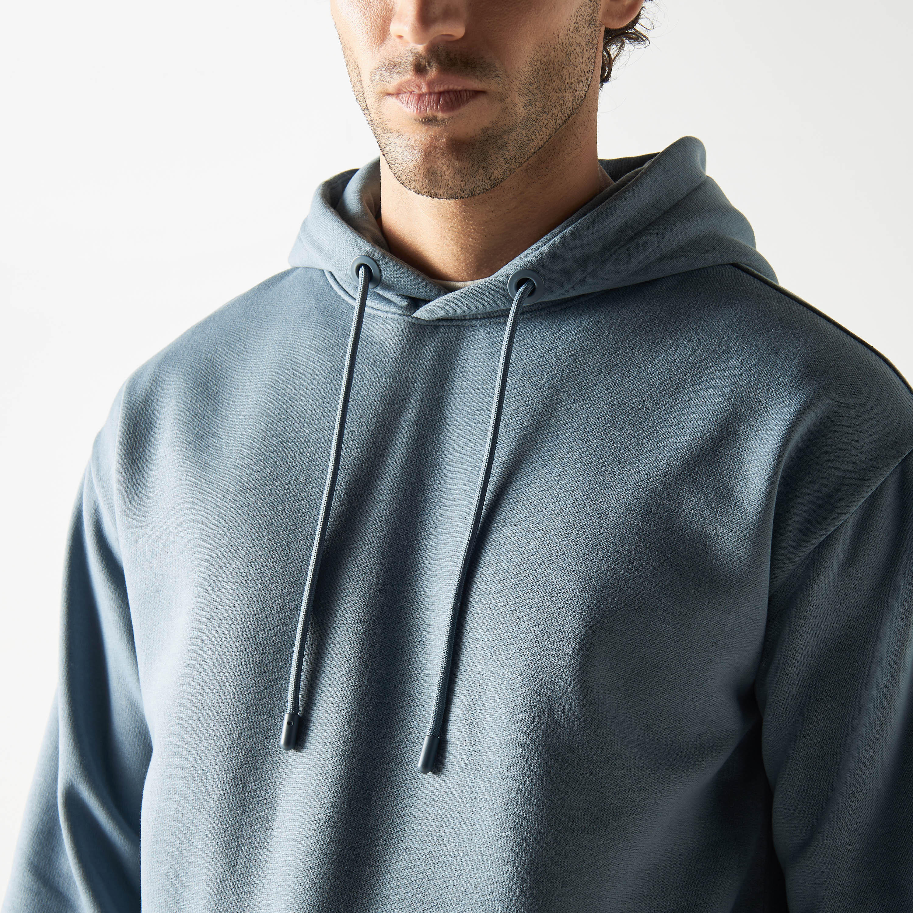 Iconic Solid Hoodie with Long Sleeves and Kangaroo Pocket-men-winterwear-hoodiesandsweatshirts-image-4