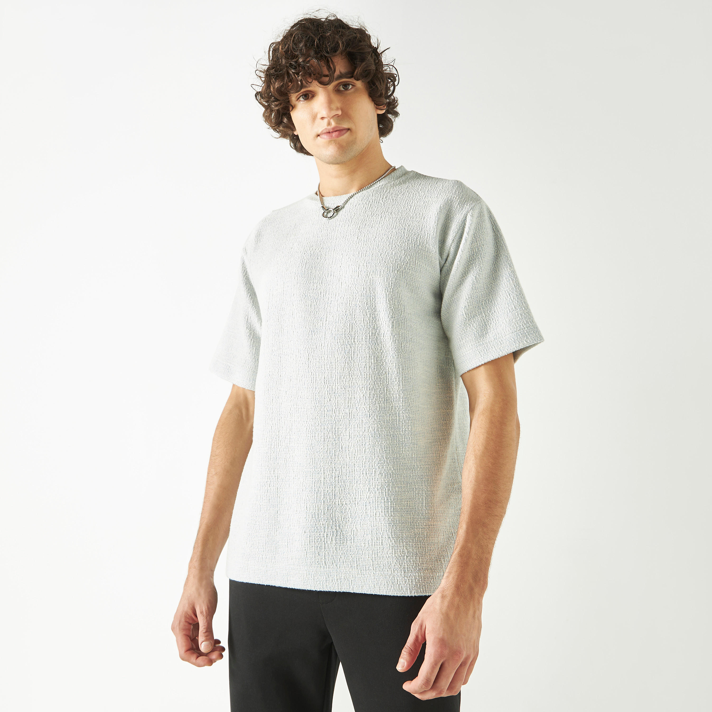 تيشيرت بارز الملمس بياقة ضيّقة وأكمام قصيرة من آيكونيك-men-clothing-tshirtsandpolos-tshirts-image-1