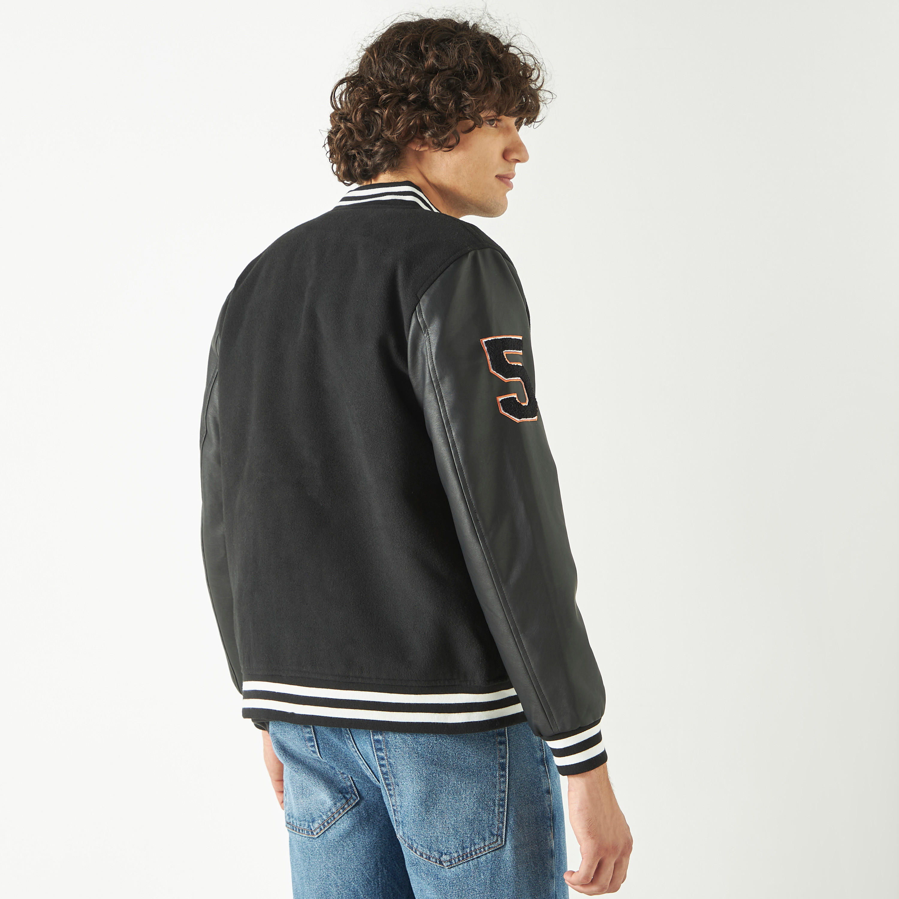 جاكيت مطرّز بأكمام طويلة وأزرار إغلاق من آيكونيك-men-clothing-jacketsandblazers-jackets-image-3