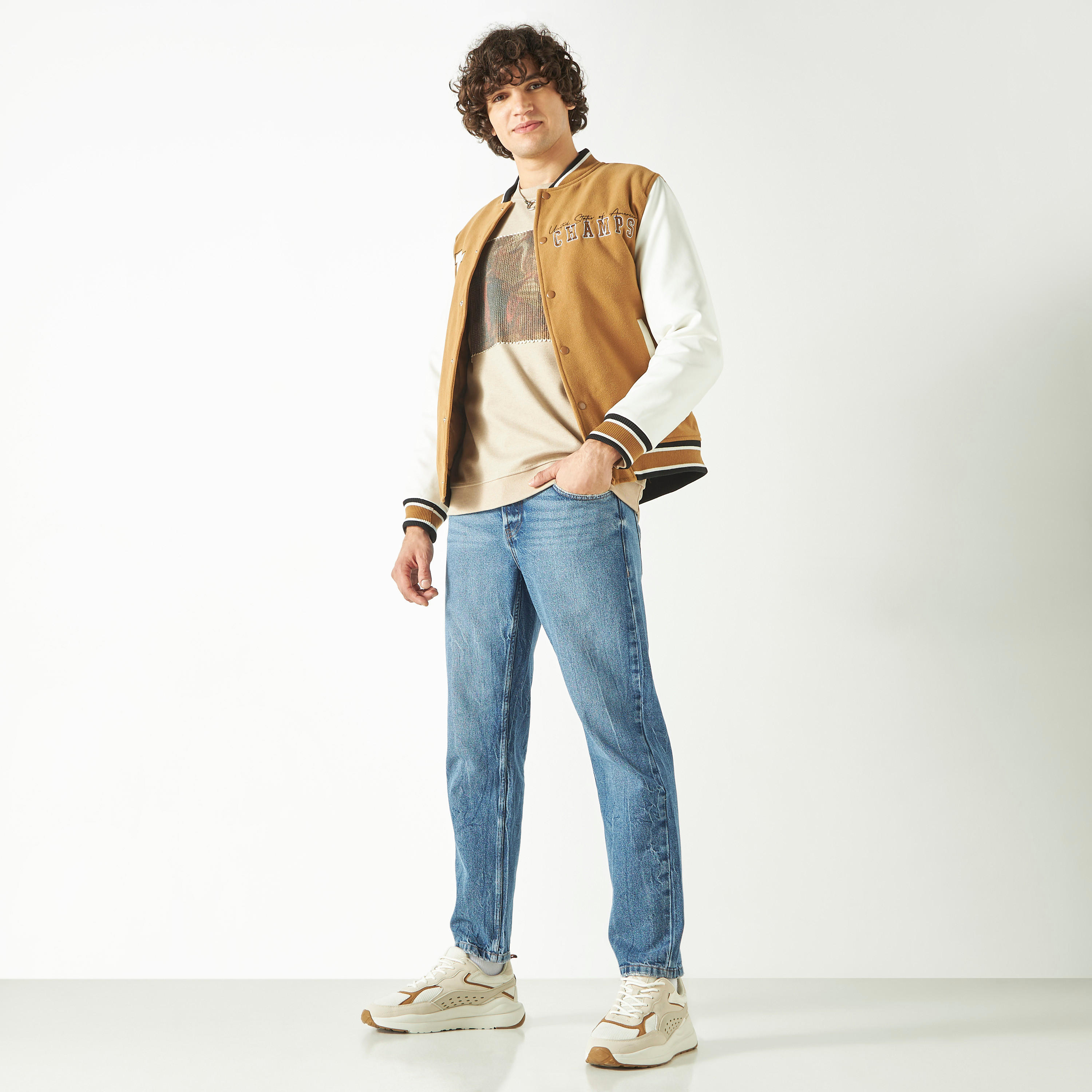 سويت شيرت بياقة ضيقة وأكمام طويلة وزخارف من آيكونيك-men-winterwear-hoodiesandsweatshirts-image-2