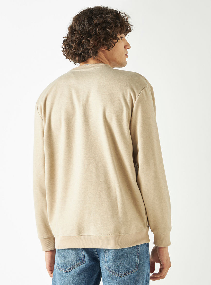 سويت شيرت بياقة ضيقة وأكمام طويلة وزخارف من آيكونيك-men-winterwear-hoodiesandsweatshirts-image-3