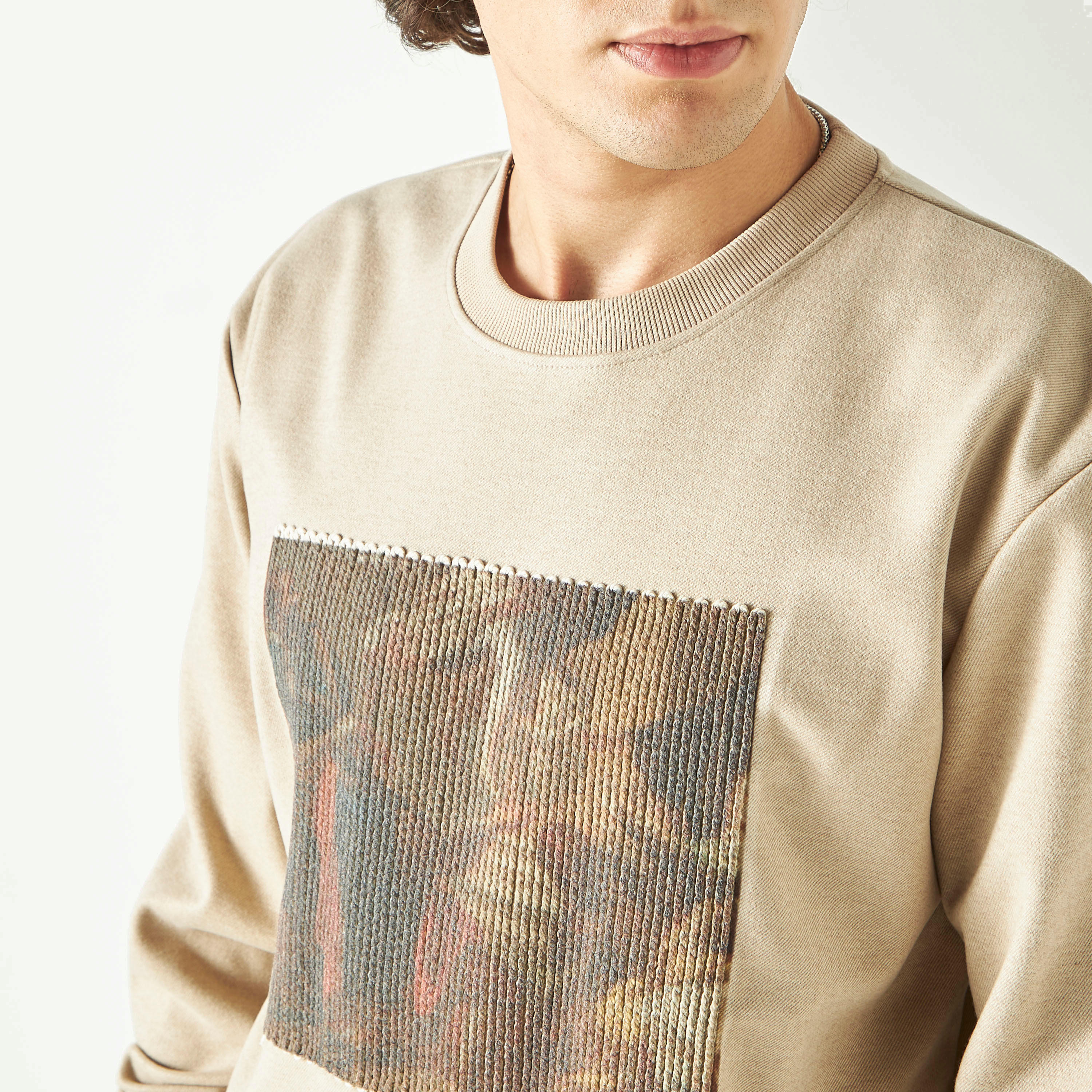 سويت شيرت بياقة ضيقة وأكمام طويلة وزخارف من آيكونيك-men-winterwear-hoodiesandsweatshirts-image-4
