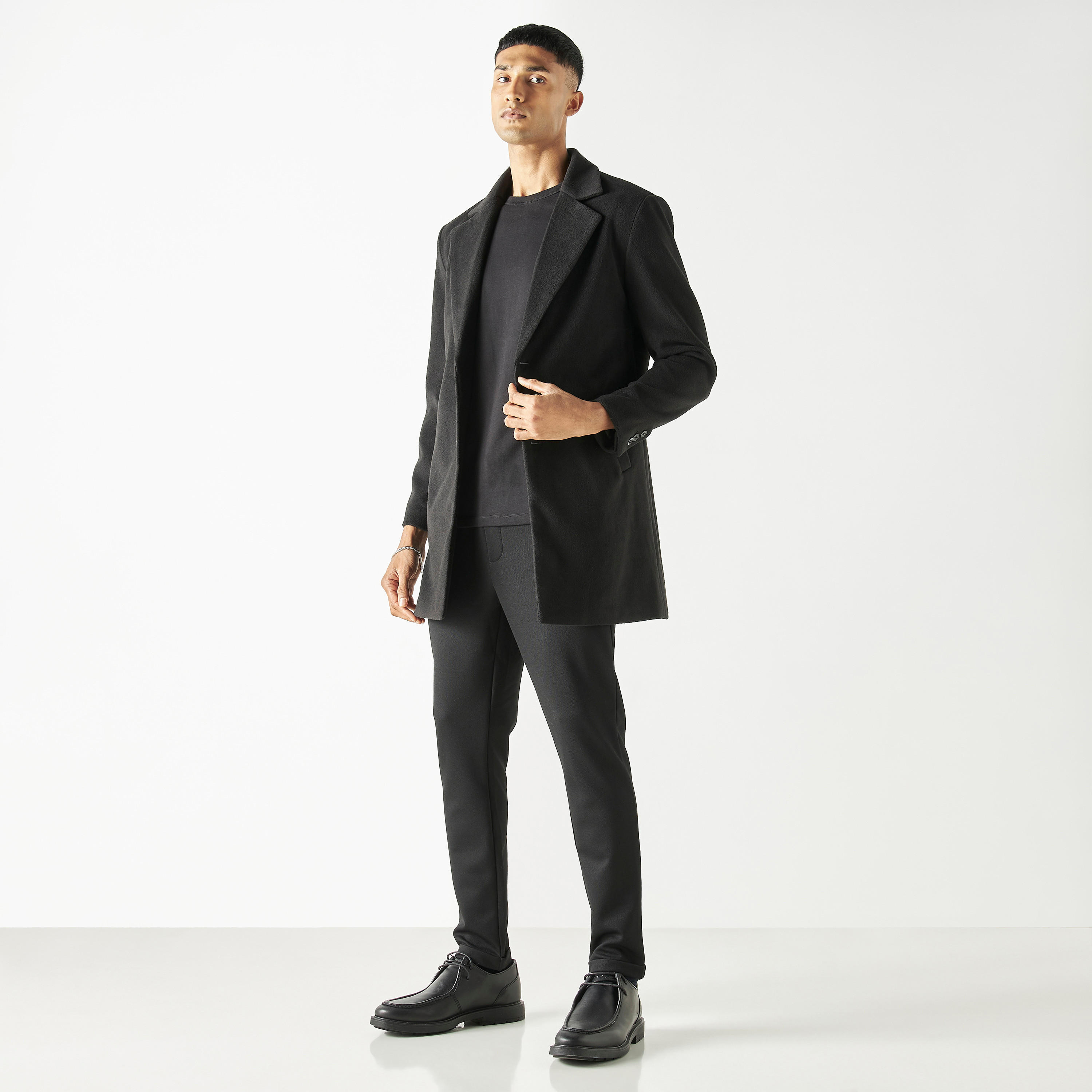 جاكيت سادة بجيوب وياقة مطوية من آيكونيك-men-clothing-jacketsandblazers-jackets-image-3