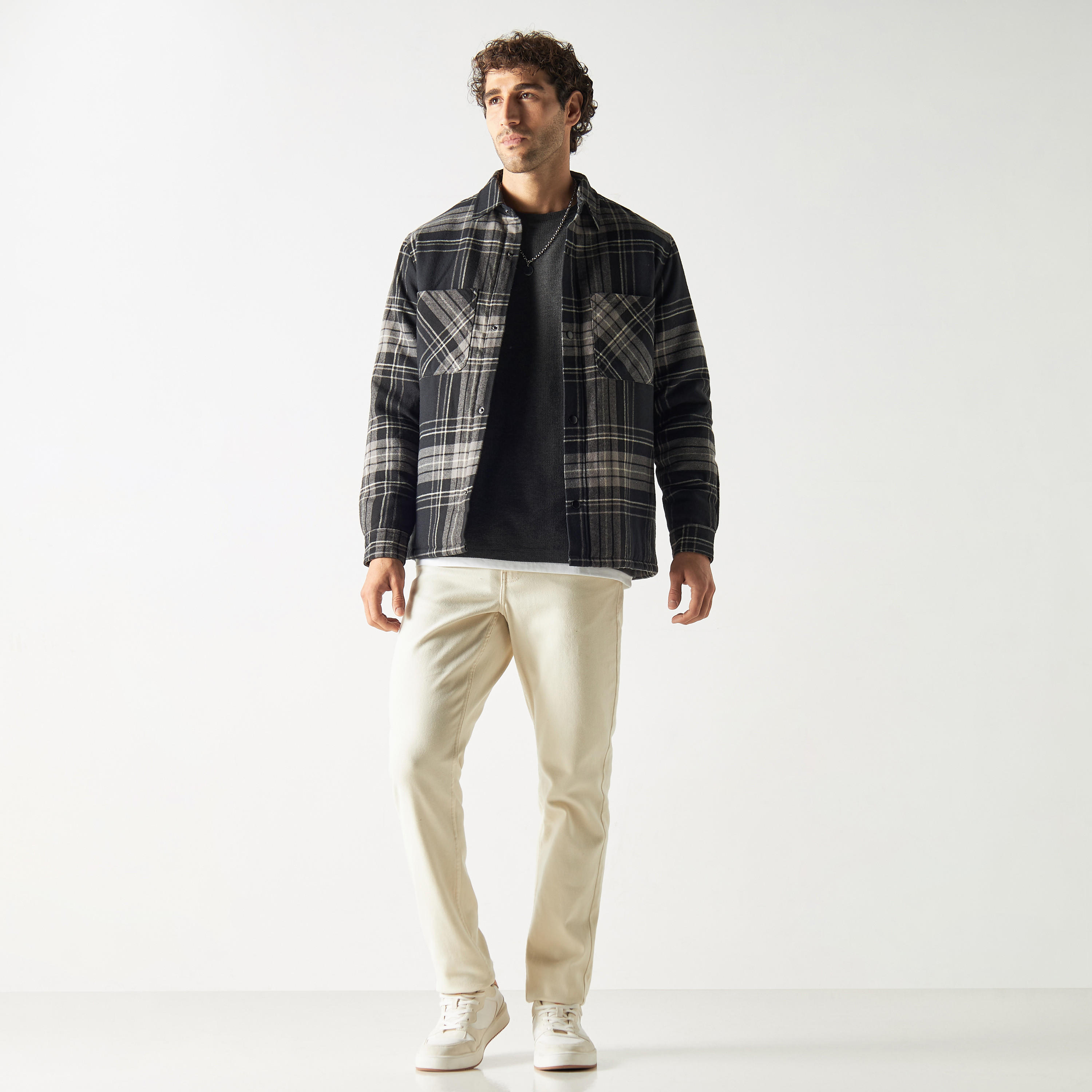 سويت شيرت بارز الملمس بحواف متباينة وأكمام طويلة-men-winterwear-hoodiesandsweatshirts-image-2