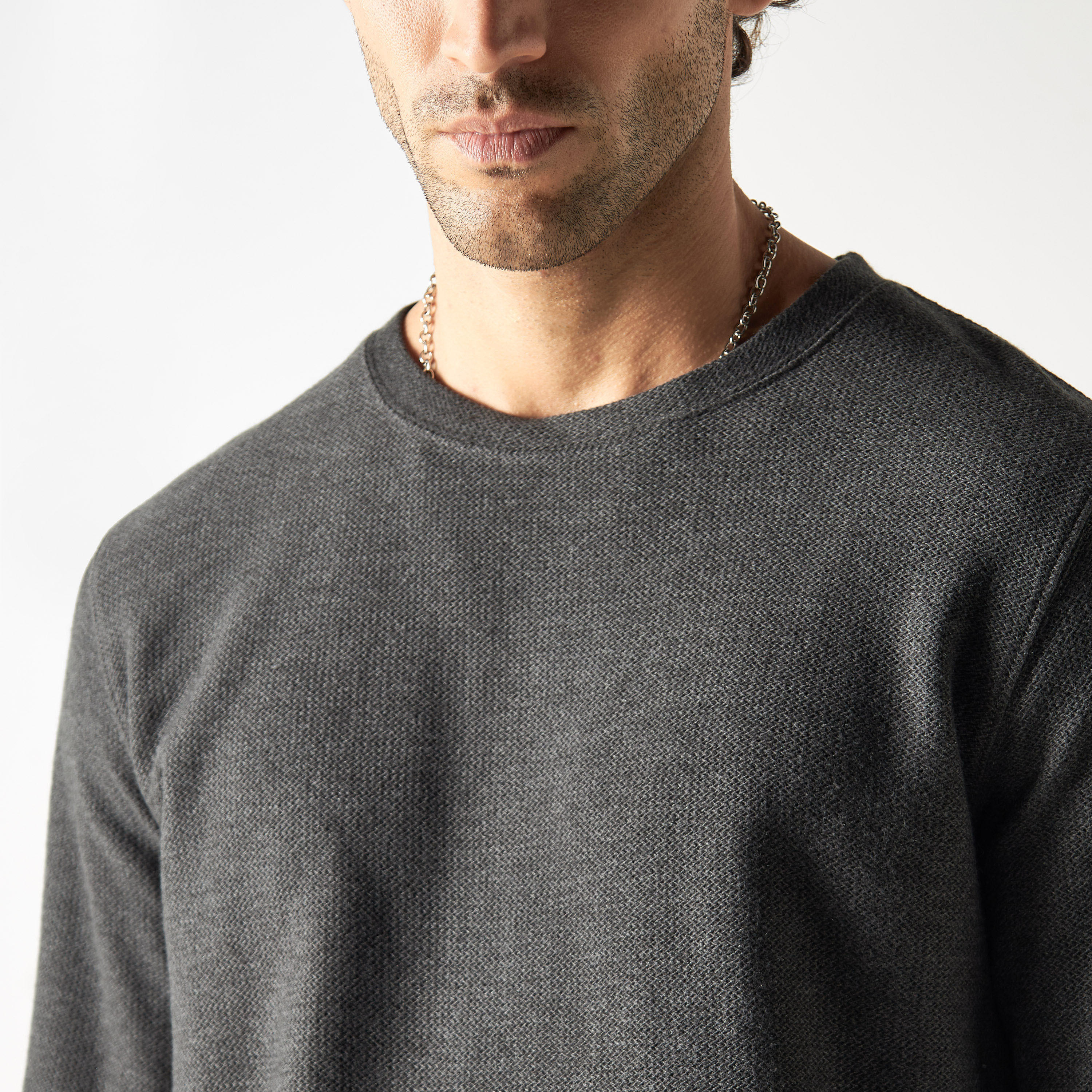 سويت شيرت بارز الملمس بحواف متباينة وأكمام طويلة-men-winterwear-hoodiesandsweatshirts-image-4