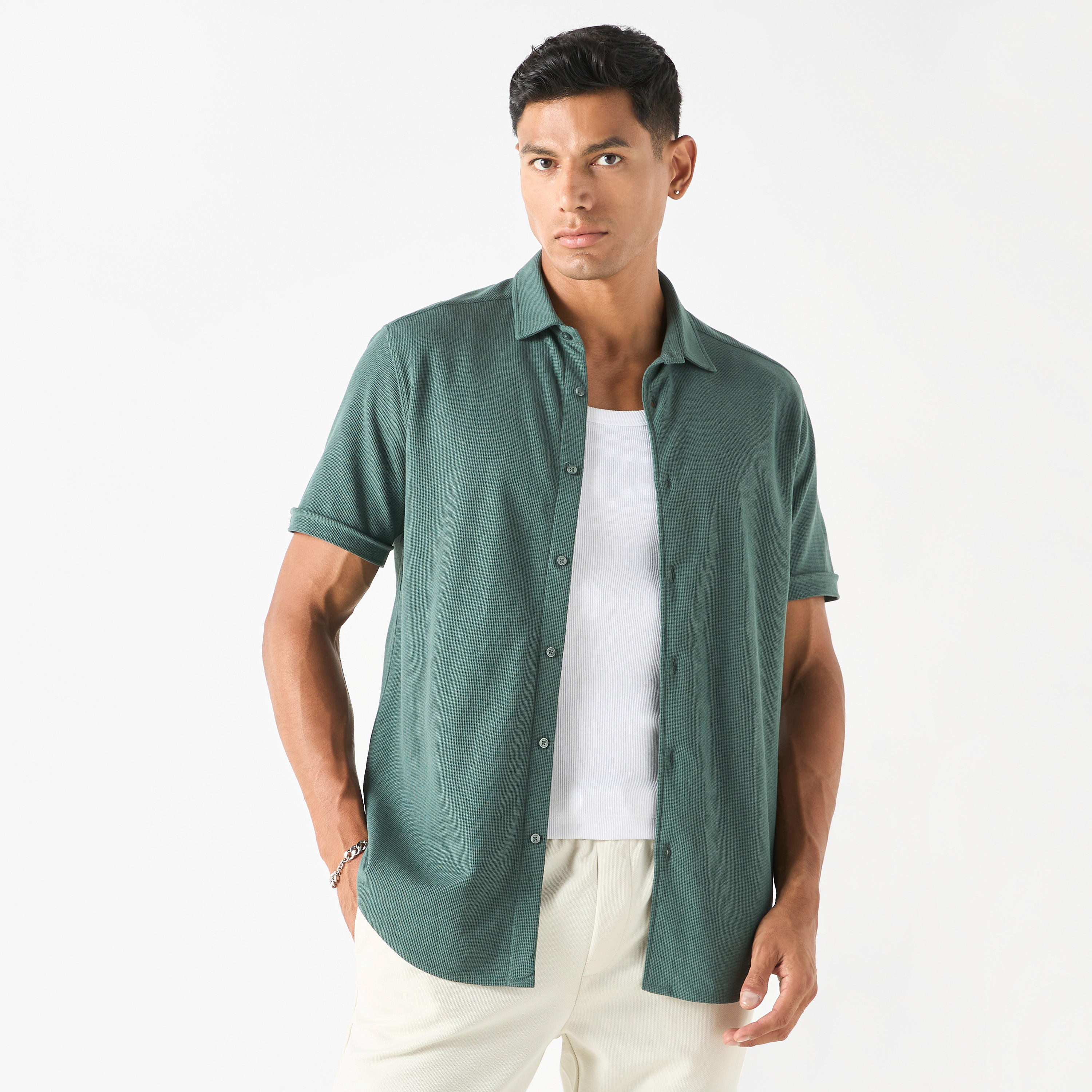 قميص بارز الملمس بقصّة سليم وأكمام قصيرة وياقة عادية-men-clothing-shirts-image-6