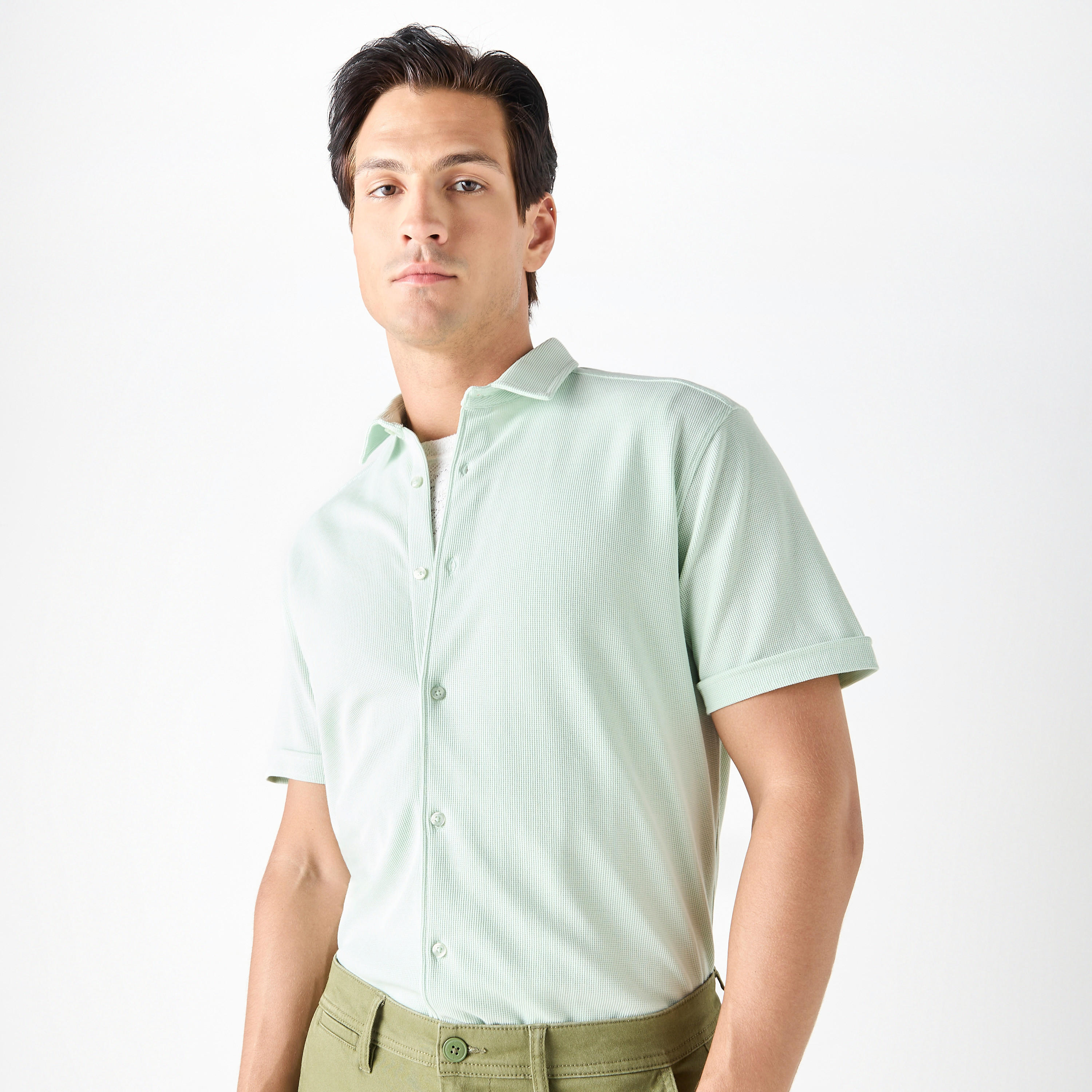 قميص بارز الملمس بقصّة سليم وأكمام قصيرة وياقة عادية-men-clothing-shirts-image-19