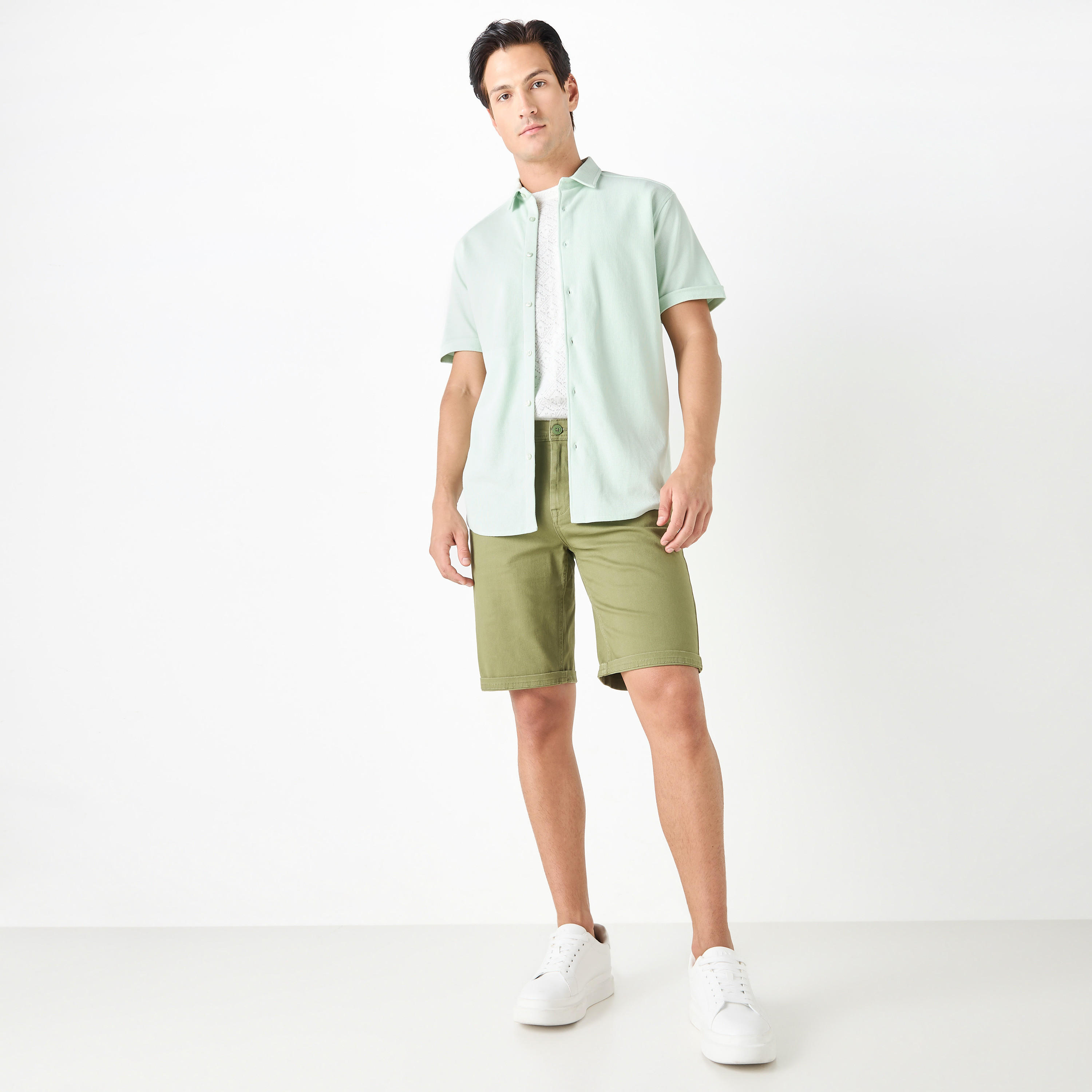 قميص بارز الملمس بقصّة سليم وأكمام قصيرة وياقة عادية-men-clothing-shirts-image-20
