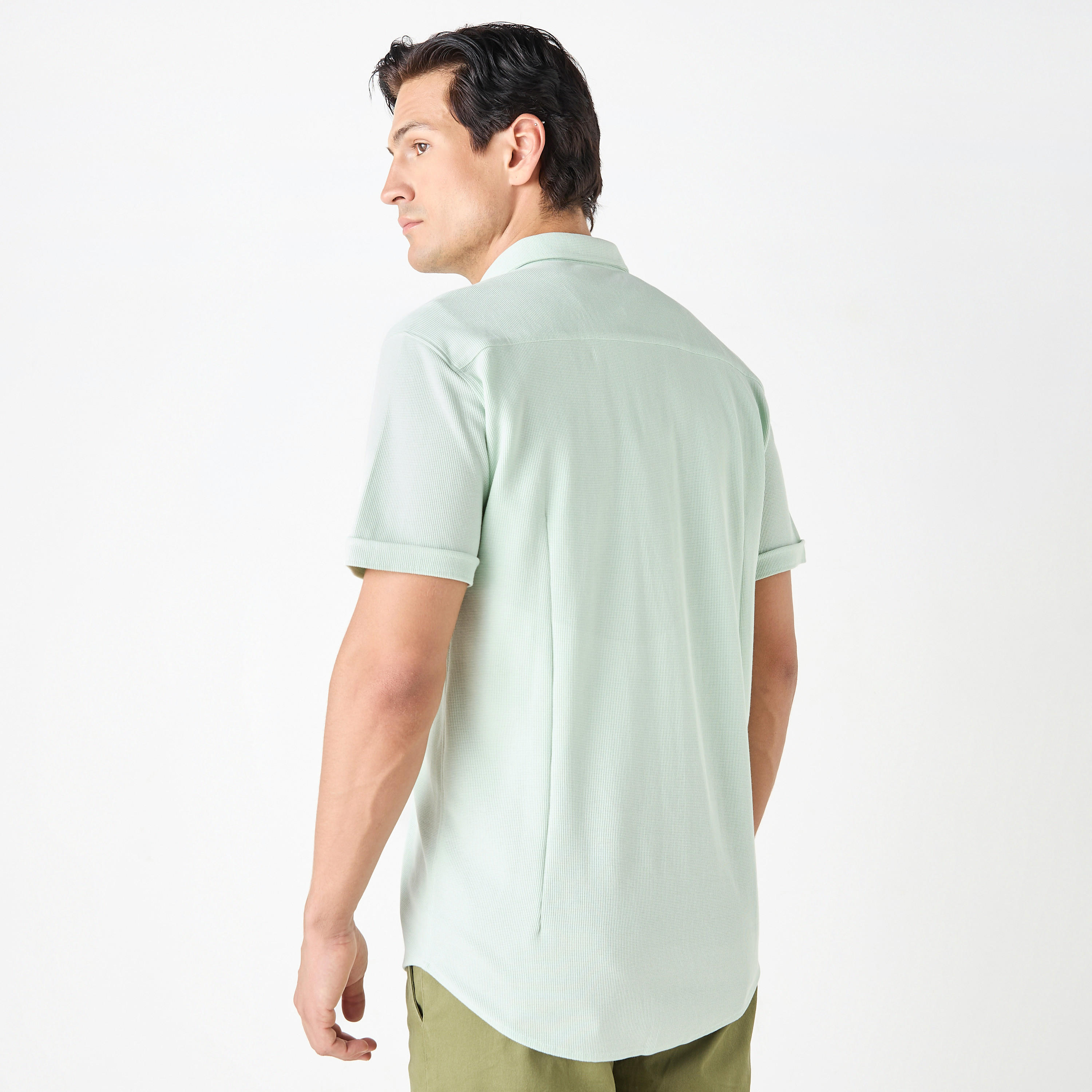 قميص بارز الملمس بقصّة سليم وأكمام قصيرة وياقة عادية-men-clothing-shirts-image-22