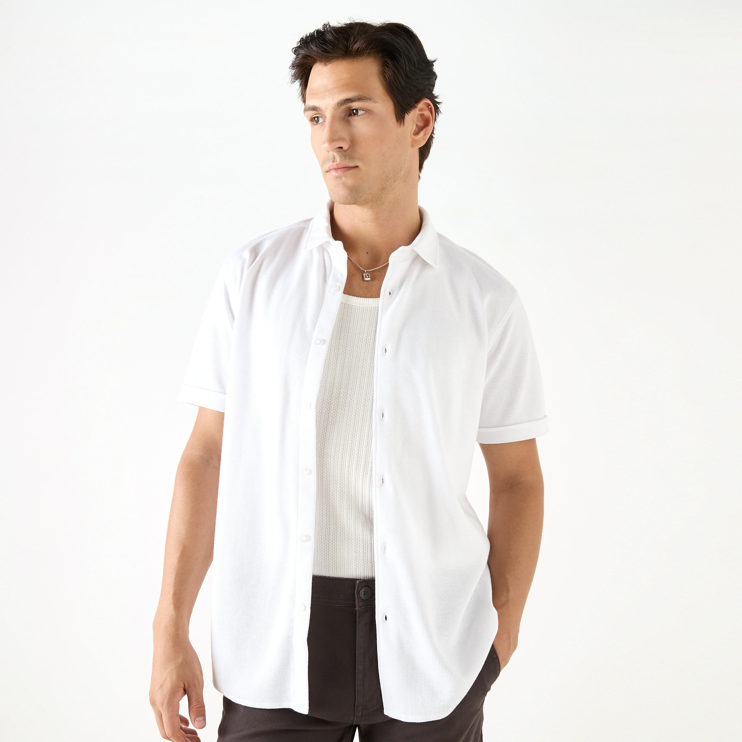 قميص بارز الملمس بقصّة سليم وأكمام قصيرة وياقة عادية-men-clothing-shirts-image-11