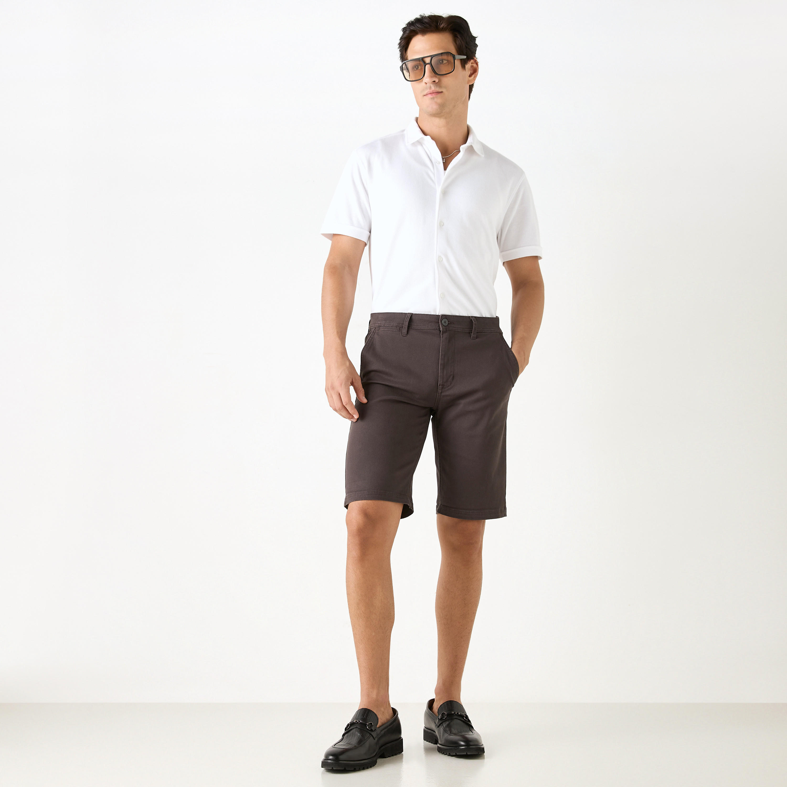 قميص بارز الملمس بقصّة سليم وأكمام قصيرة وياقة عادية-men-clothing-shirts-image-12
