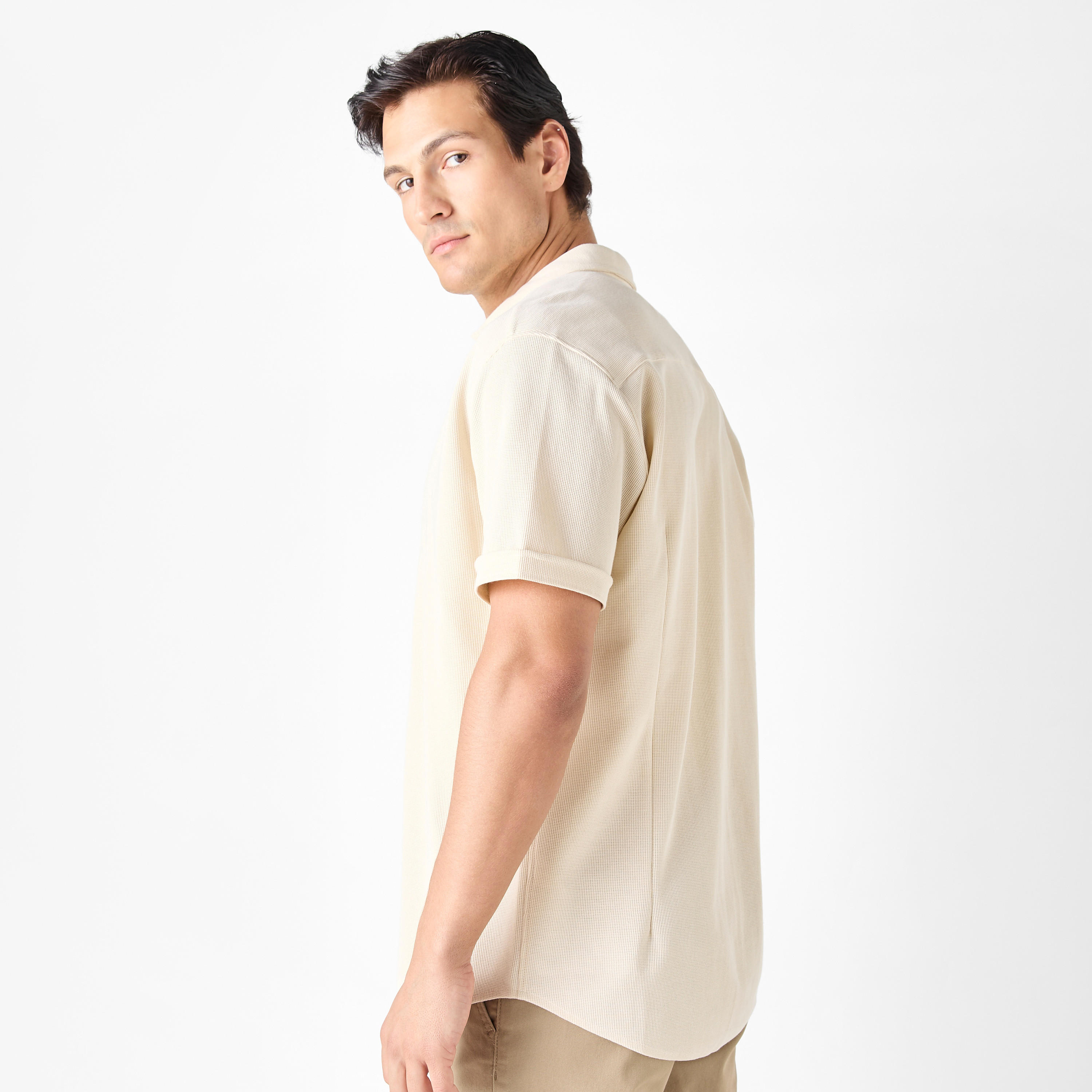 قميص بارز الملمس بقصّة سليم وأكمام قصيرة وياقة عادية-men-clothing-shirts-image-4