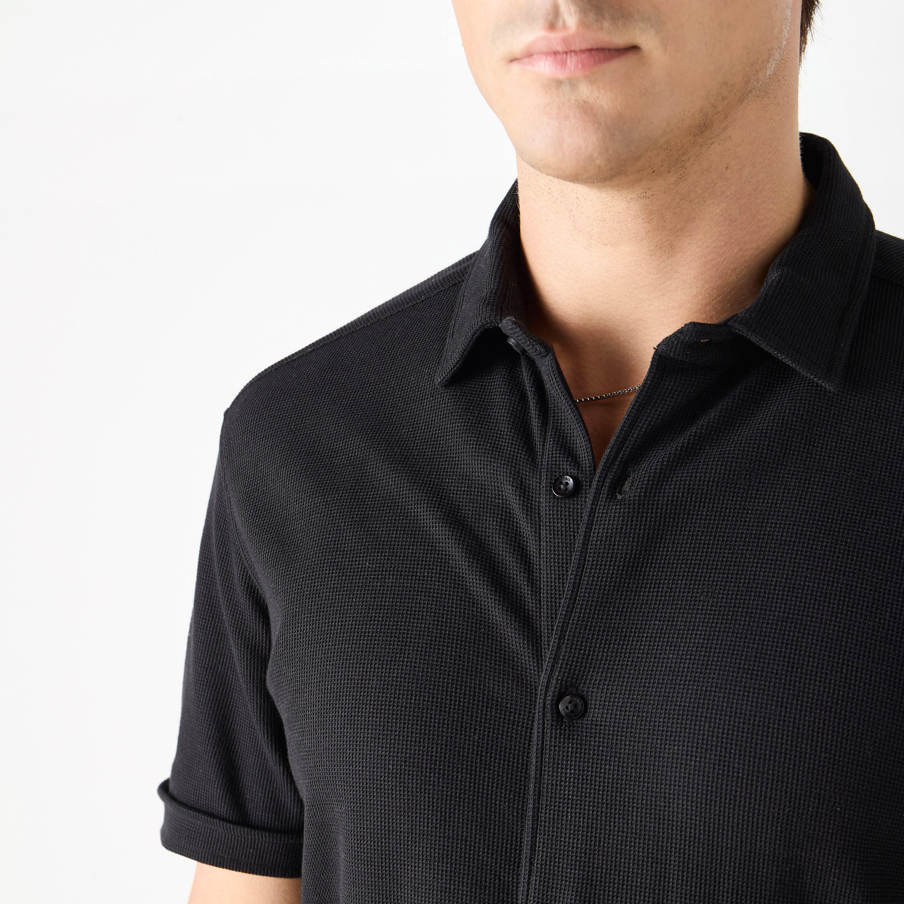 قميص بارز الملمس بقصّة سليم وأكمام قصيرة وياقة عادية-men-clothing-shirts-image-18
