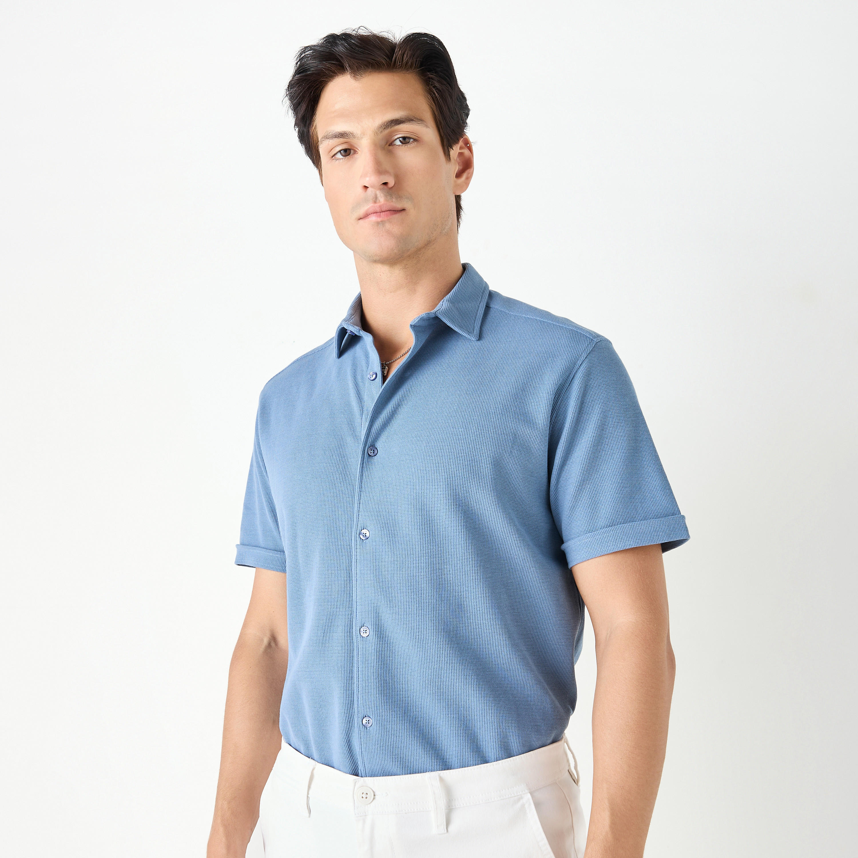 قميص بارز الملمس بقصّة سليم وأكمام قصيرة وياقة عادية-men-clothing-shirts-image-24