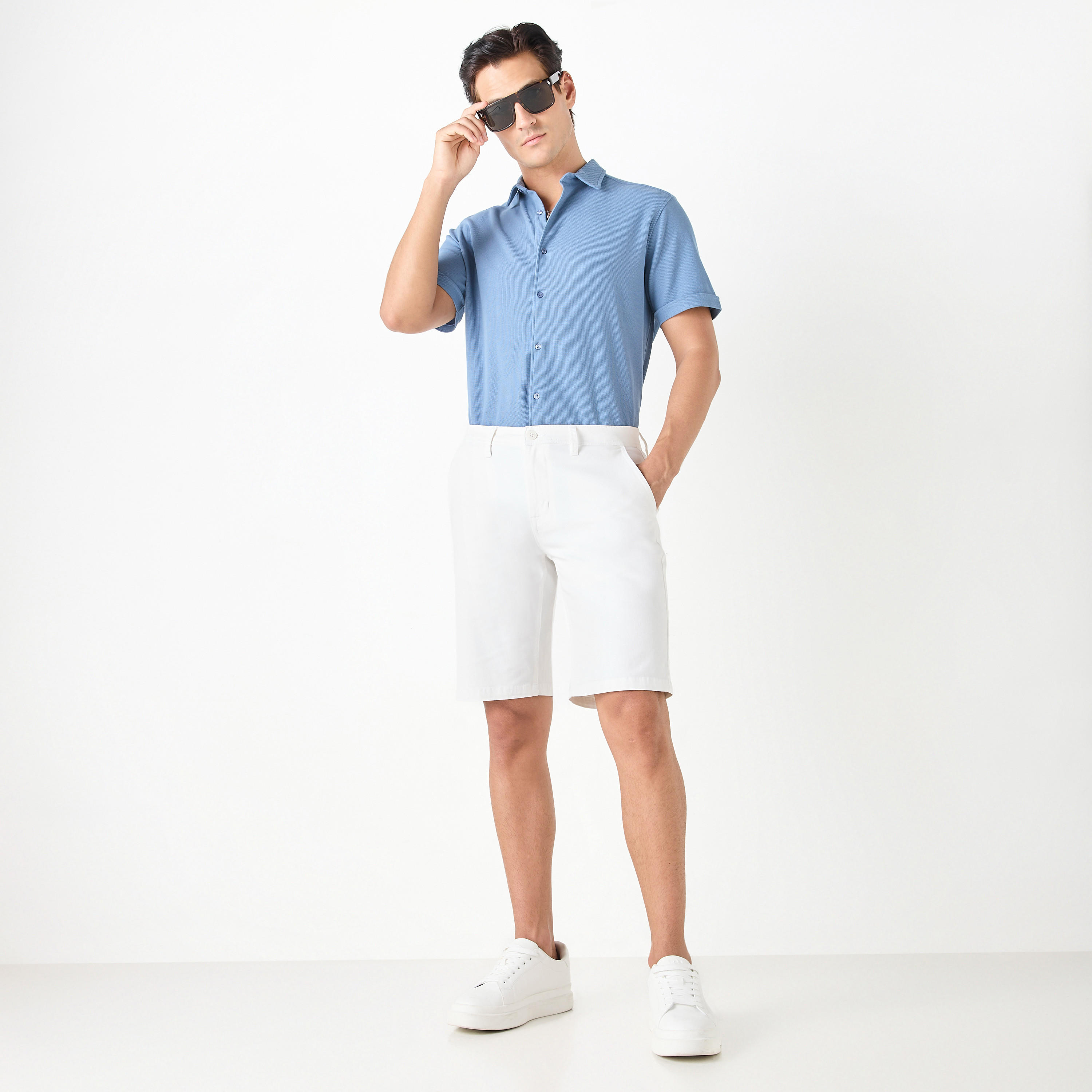 قميص بارز الملمس بقصّة سليم وأكمام قصيرة وياقة عادية-men-clothing-shirts-image-25