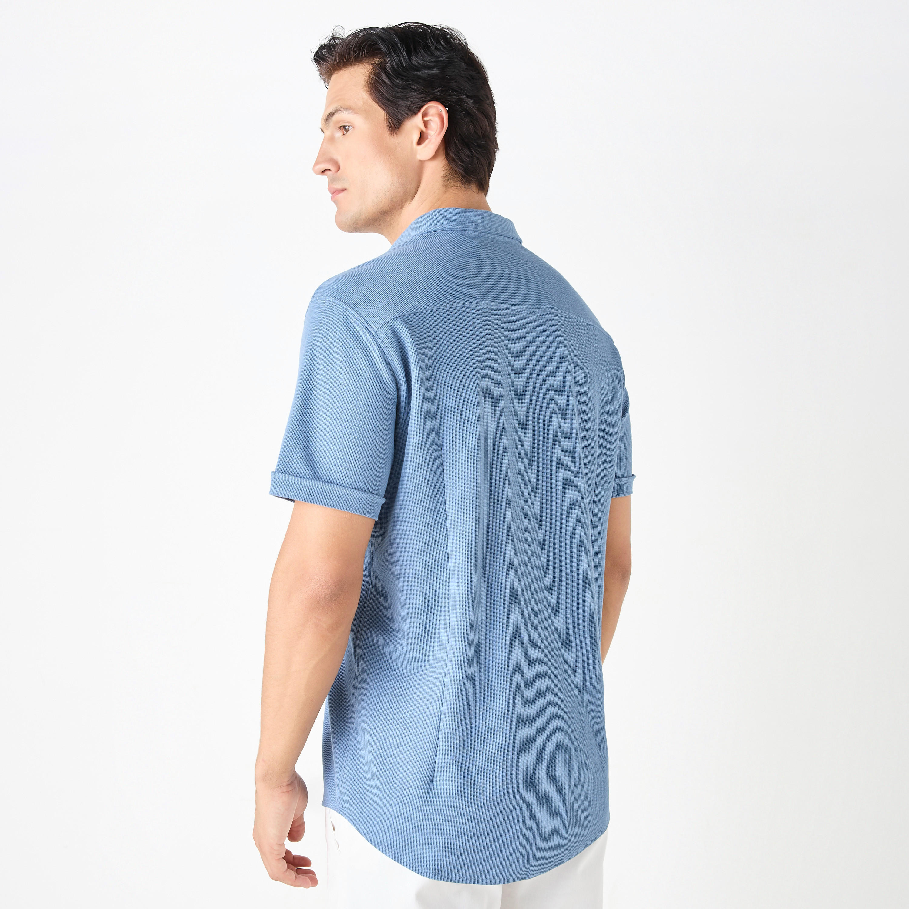 قميص بارز الملمس بقصّة سليم وأكمام قصيرة وياقة عادية-men-clothing-shirts-image-26