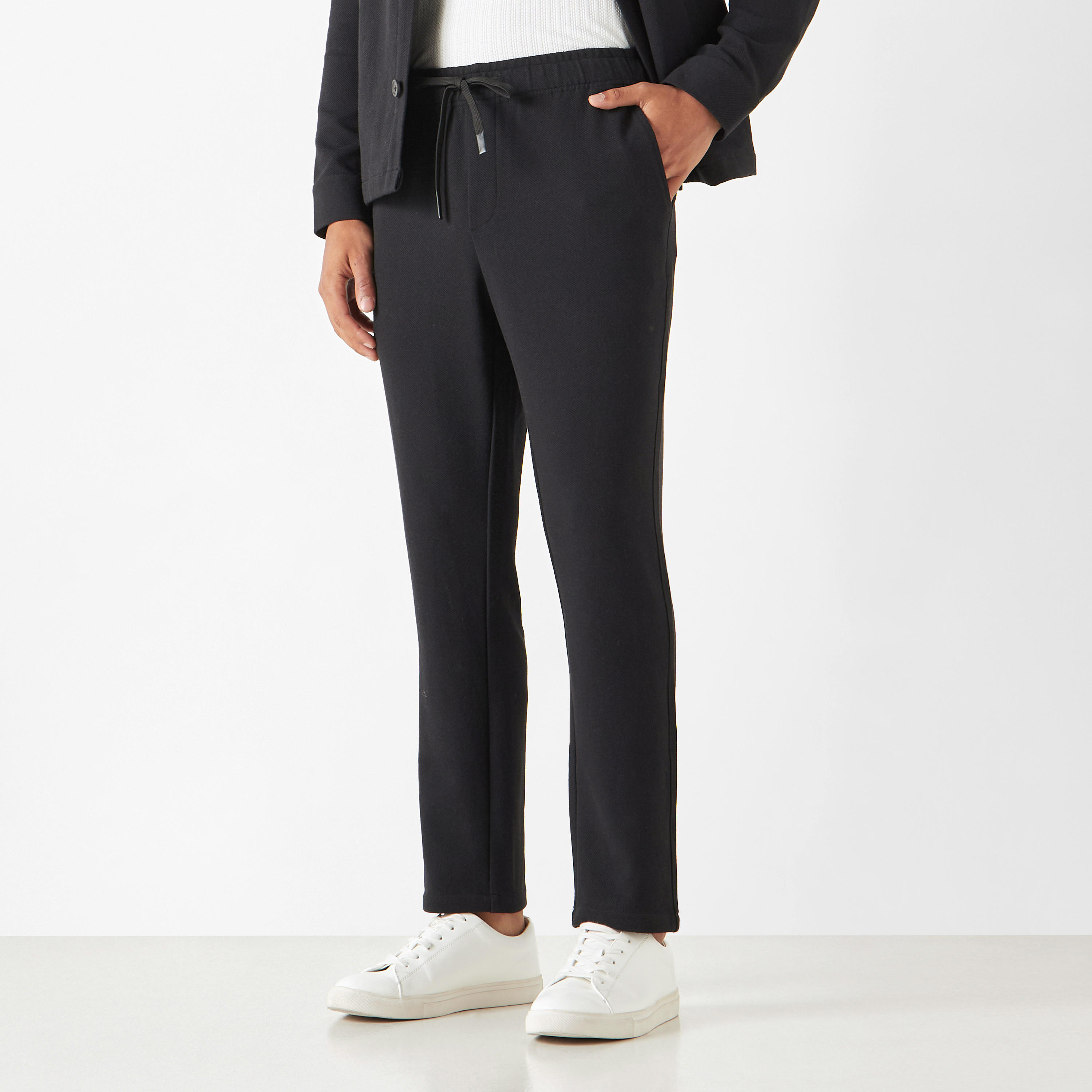 بنطلون رياضي سادة بجيوب ورباط إغلاق-men-clothing-bottoms-trousersandchinos-trousers-image-4