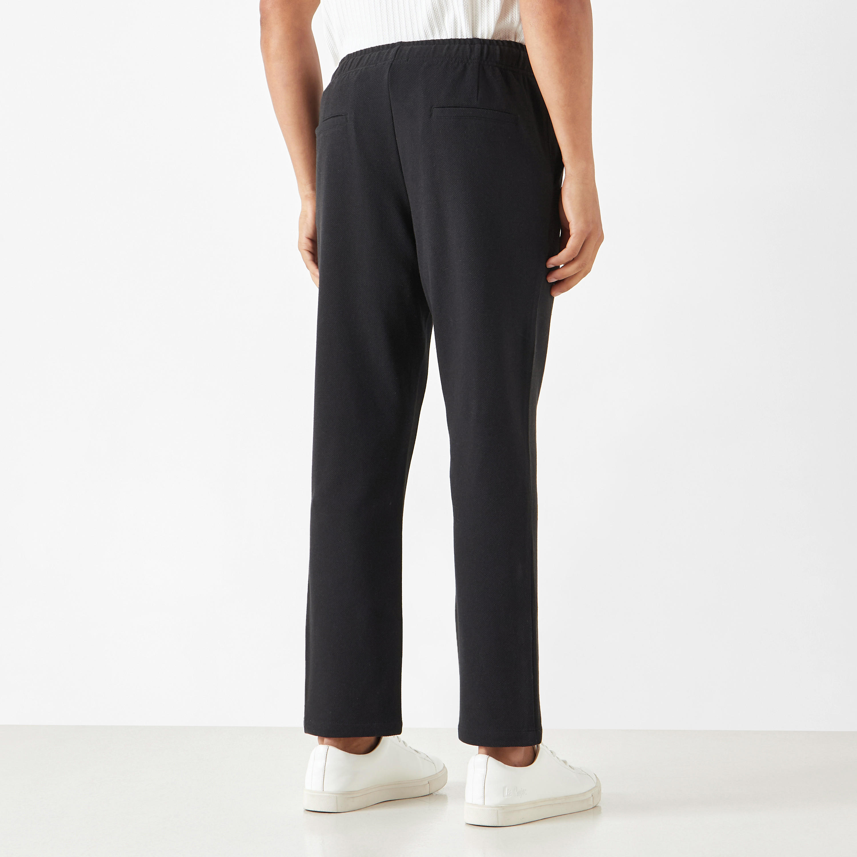 بنطلون رياضي سادة بجيوب ورباط إغلاق-men-clothing-bottoms-trousersandchinos-trousers-image-2