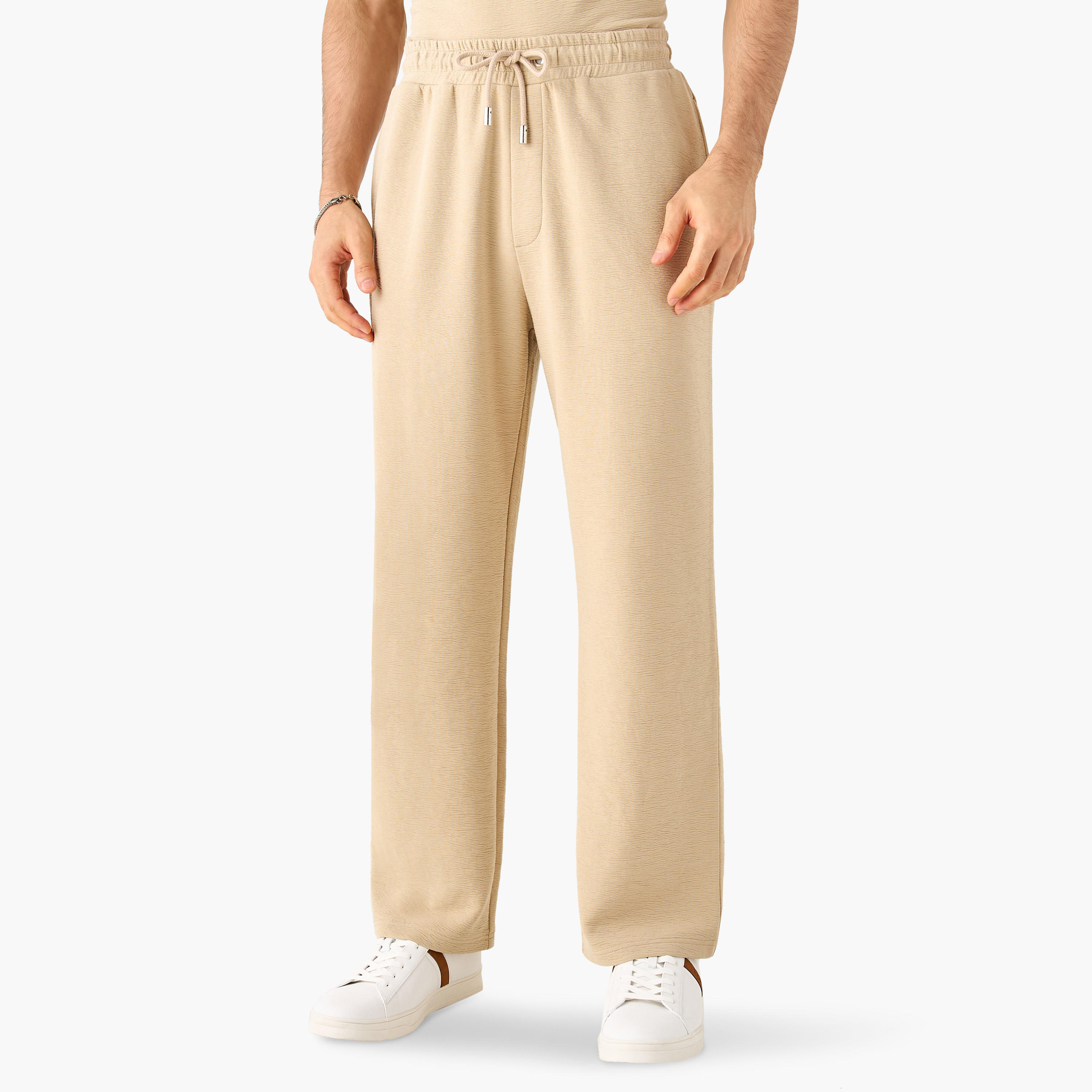 بنطلون بارز الملمس بقصّة مريحة وخصر مطاطي وجيوب-men-clothing-bottoms-joggers-image-1