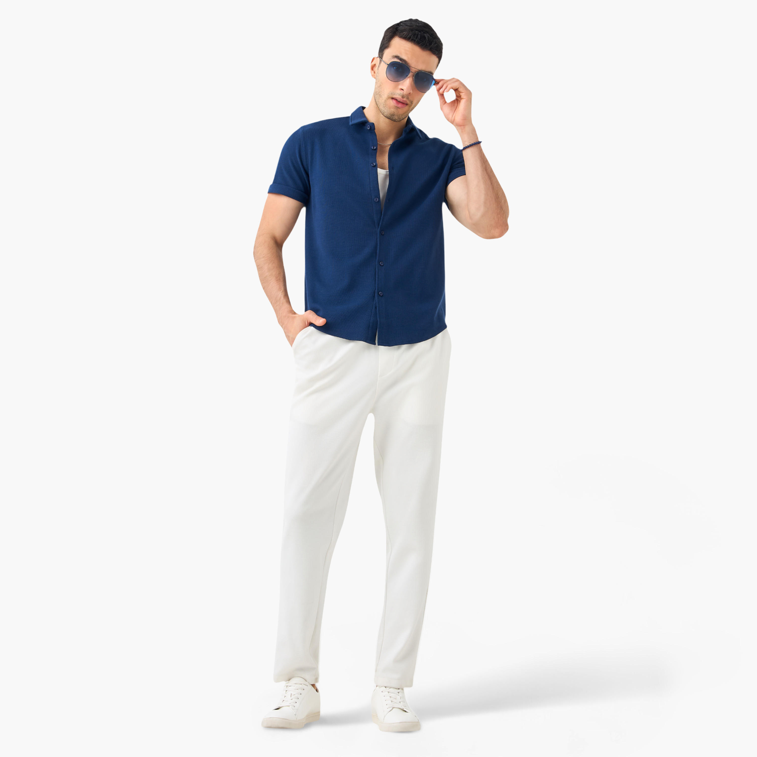 قميص بارز الملمس بقصة سليم وياقة عادية وأكمام قصيرة-men-clothing-shirts-image-8