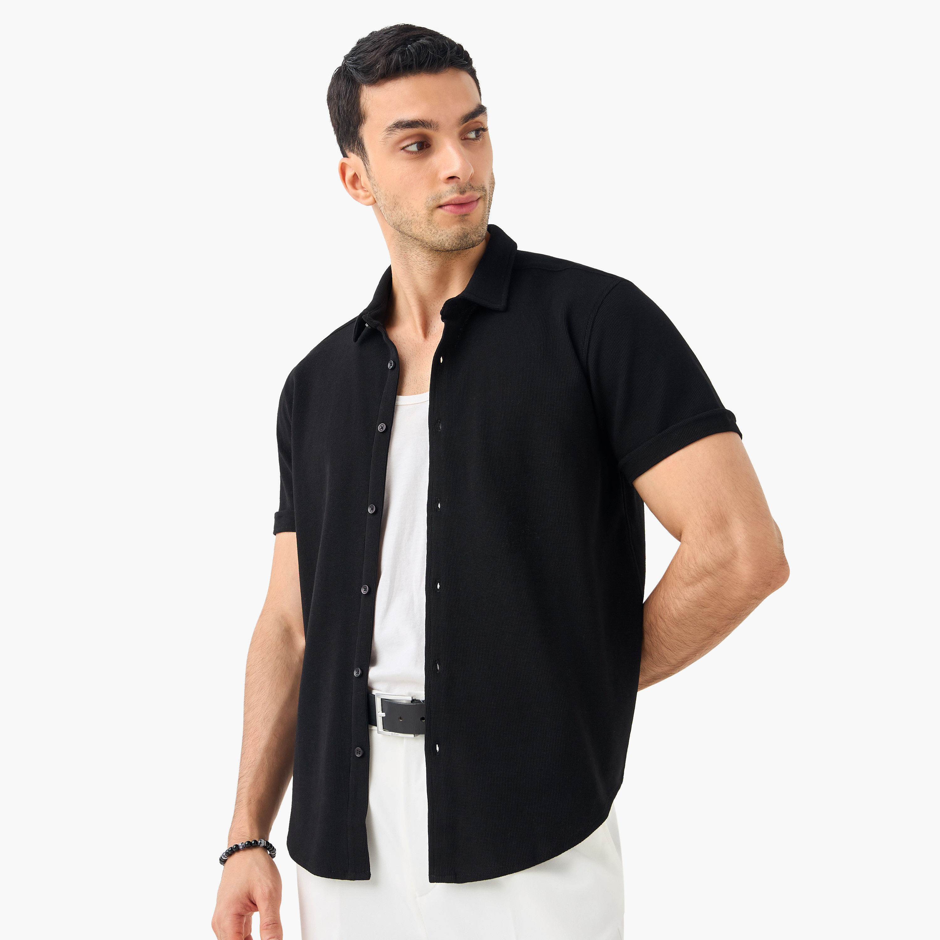 قميص بارز الملمس بقصة سليم وياقة عادية وأكمام قصيرة-men-clothing-shirts-image-22