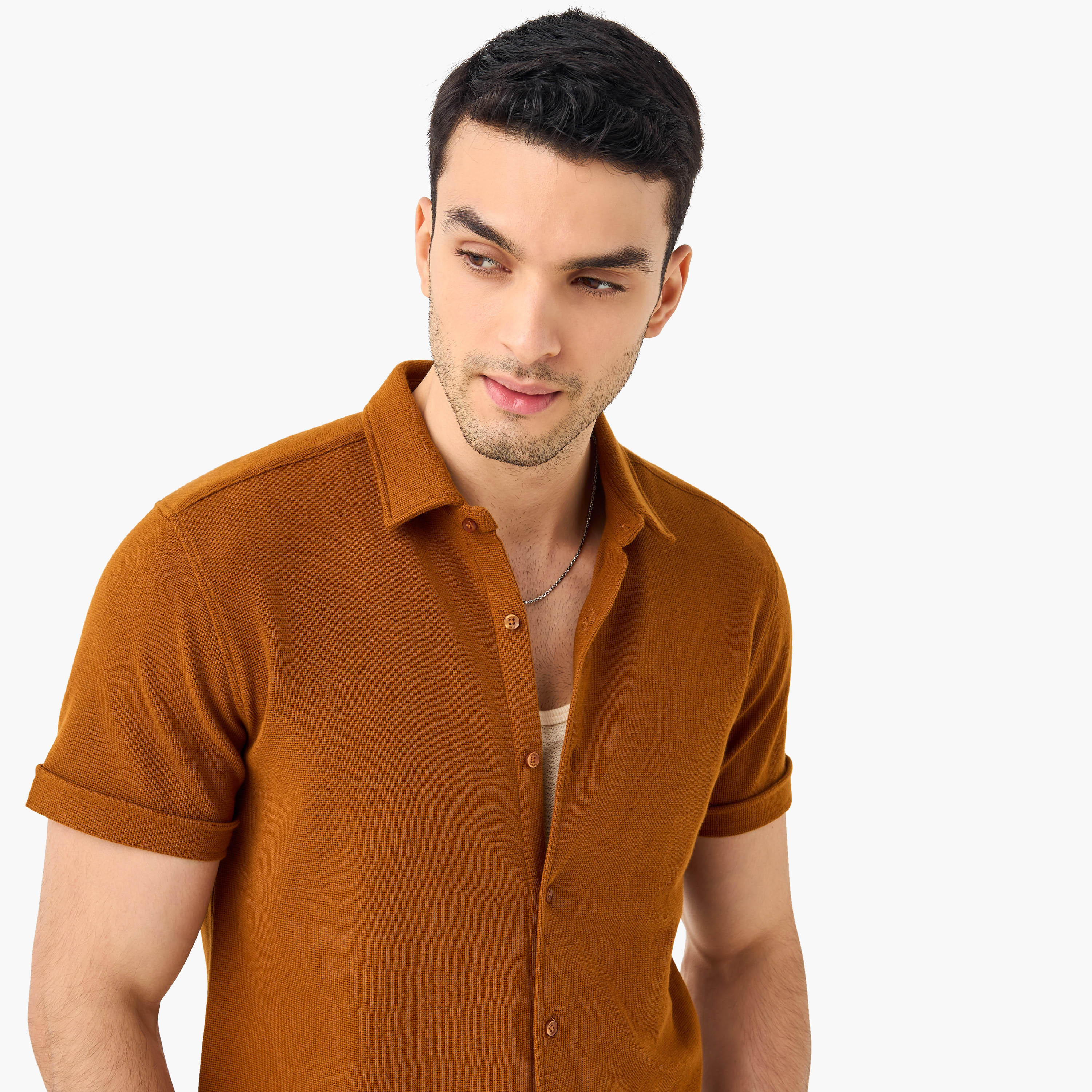 قميص بارز الملمس بقصة سليم وياقة عادية وأكمام قصيرة-men-clothing-shirts-image-20