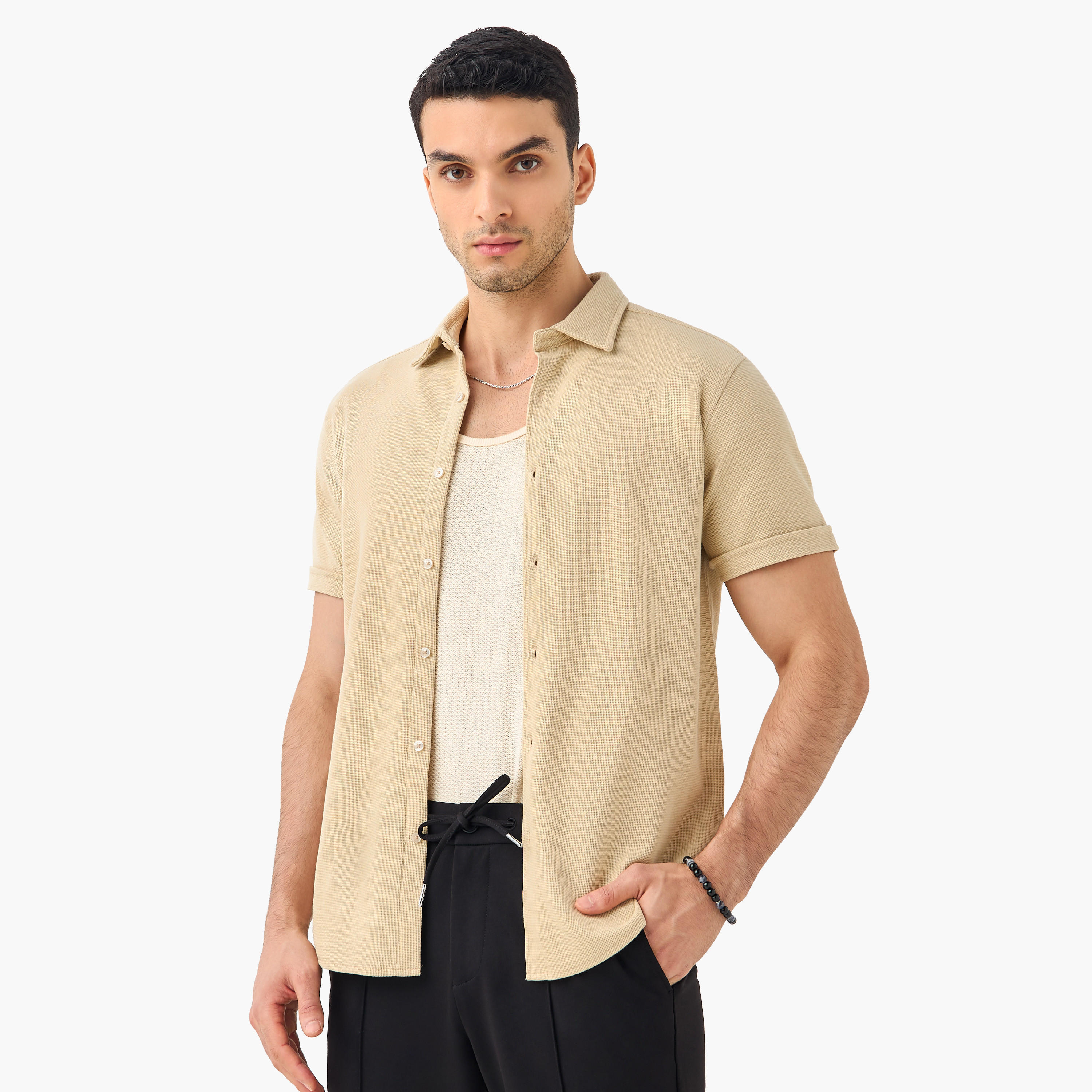 قميص بارز الملمس بقصة سليم وياقة عادية وأكمام قصيرة-men-clothing-shirts-image-12