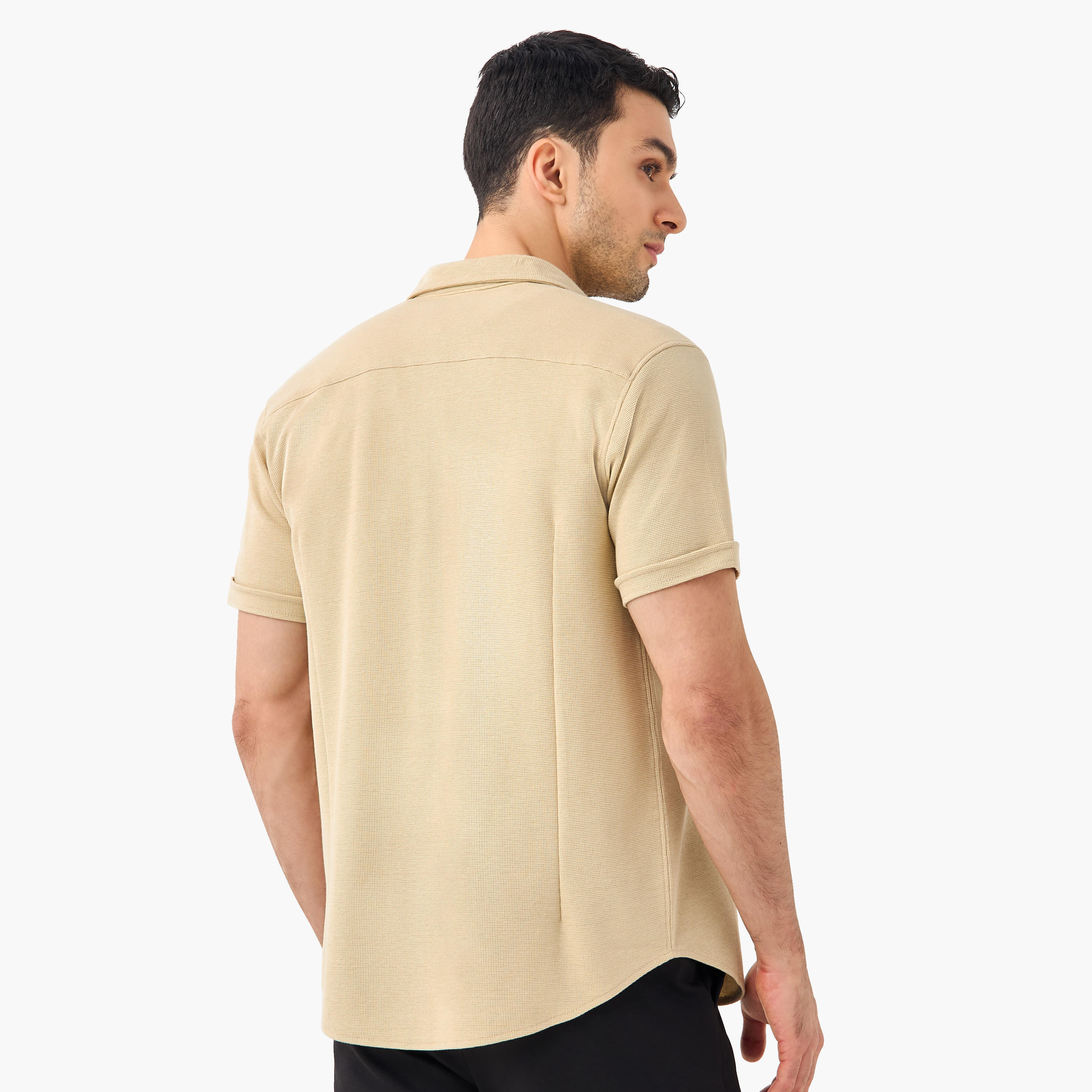 قميص بارز الملمس بقصة سليم وياقة عادية وأكمام قصيرة-men-clothing-shirts-image-14
