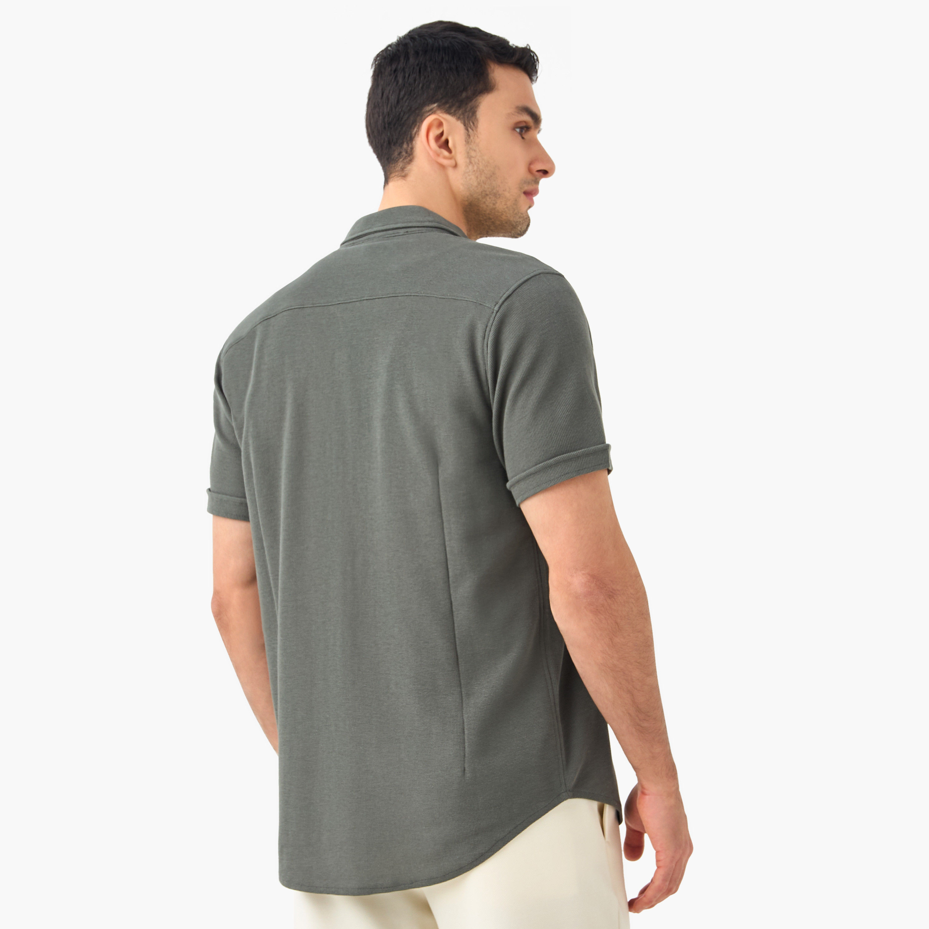 قميص بارز الملمس بقصة سليم وياقة عادية وأكمام قصيرة-men-clothing-shirts-image-29
