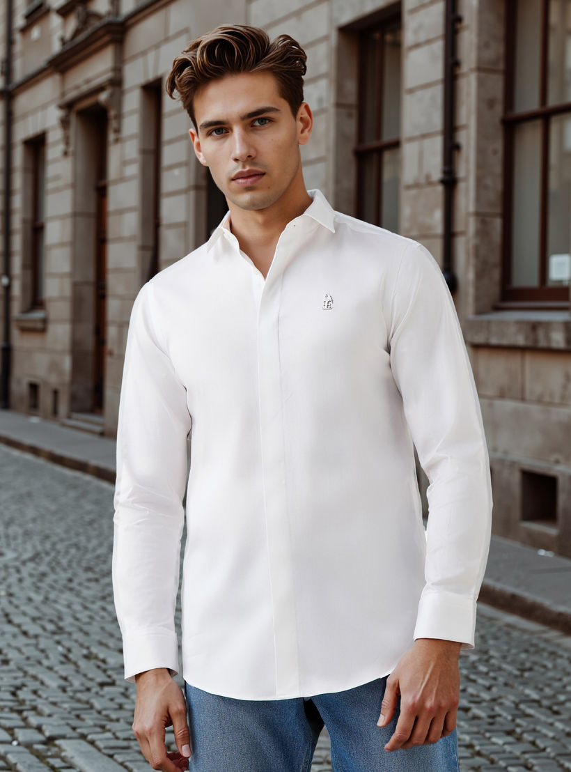 قميص بقصّة عادية وأكمام طويلة وتفاصيل الشعار من إمبيرور-men-clothing-shirts-image-1