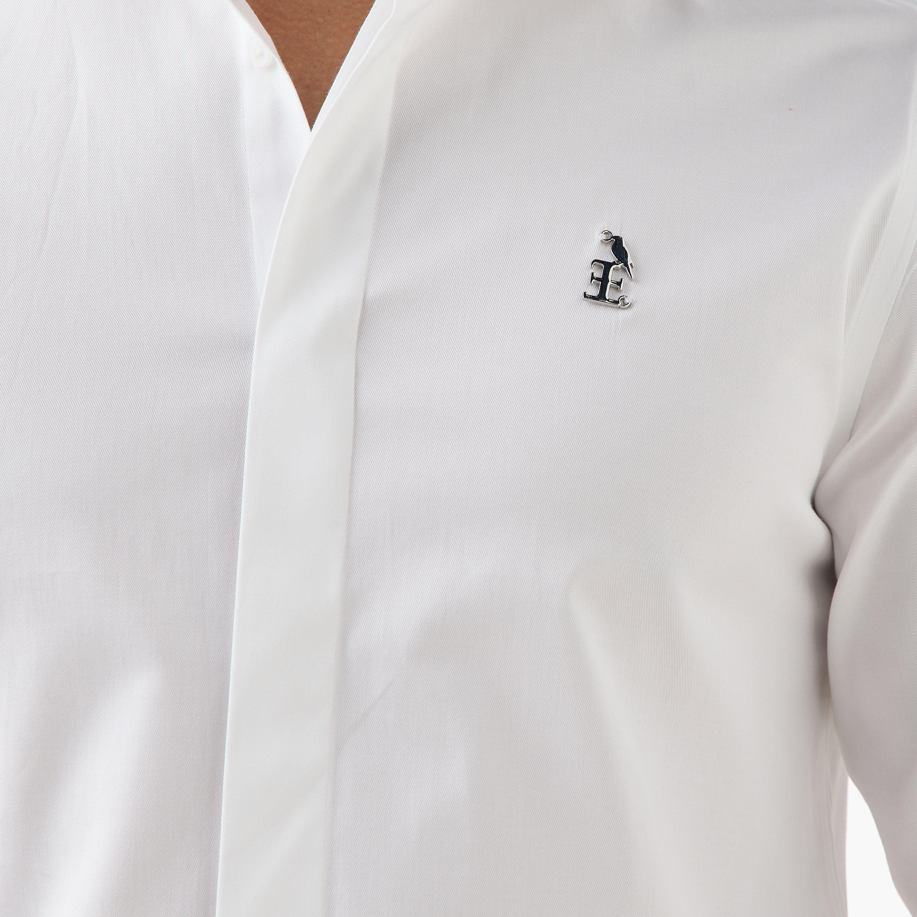 قميص بقصّة عادية وأكمام طويلة وتفاصيل الشعار من إمبيرور-men-clothing-shirts-image-6