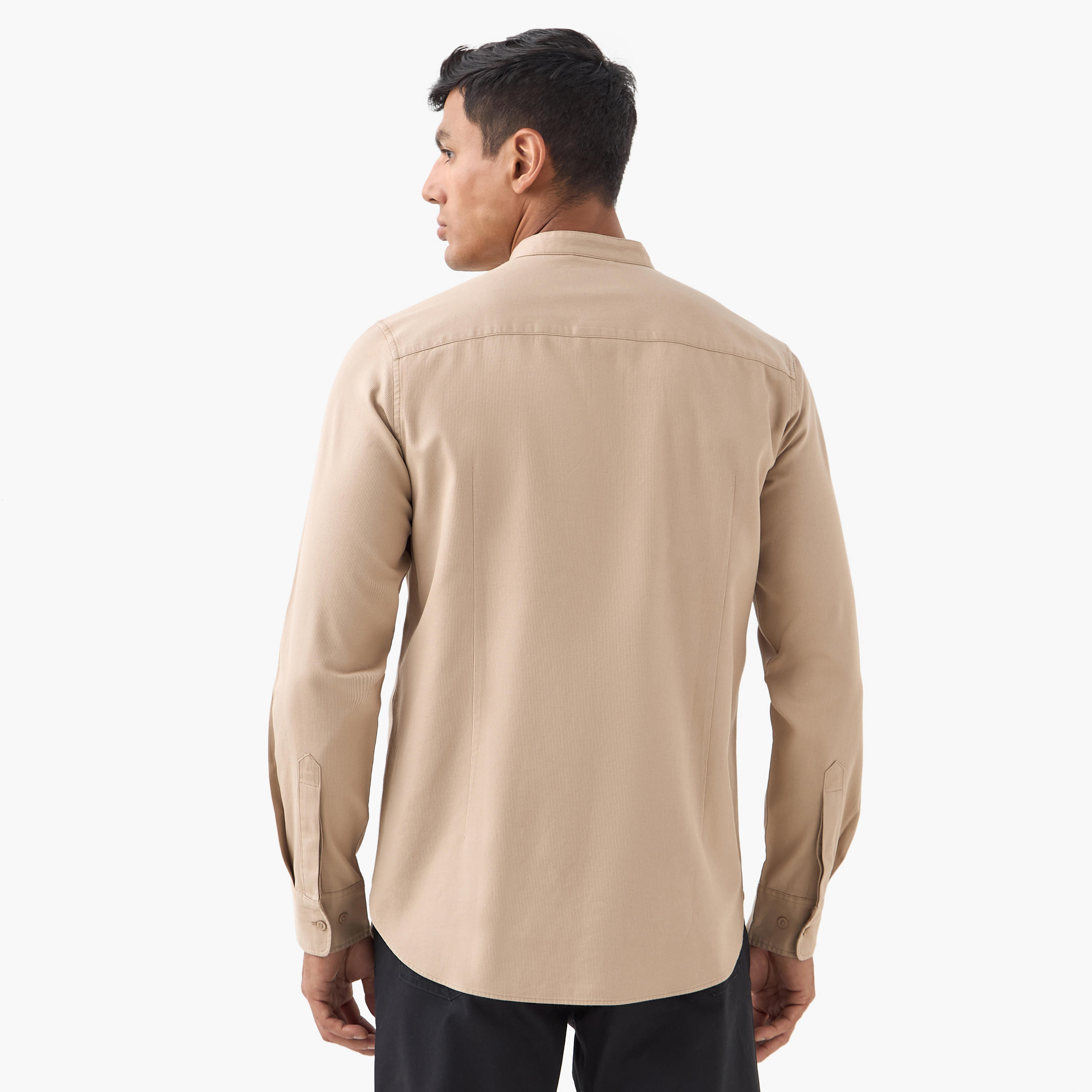 قميص بقصة عادية وياقة ماندارين وأكمام طويلة-men-clothing-shirts-image-3