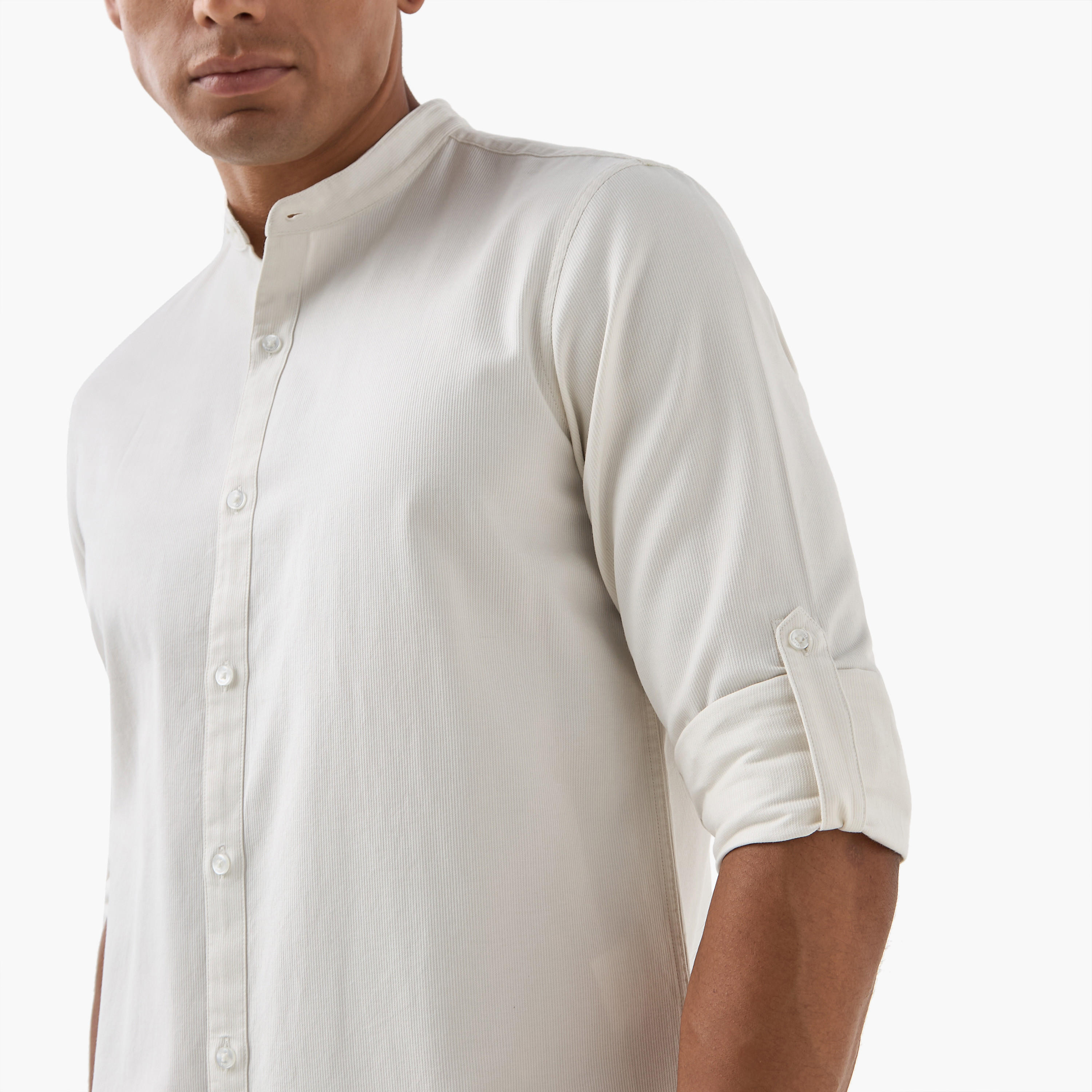 قميص بقصة عادية وياقة ماندارين وأكمام طويلة-men-clothing-shirts-image-4