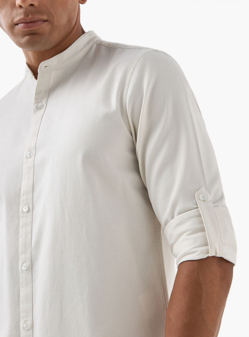 قميص بقصة عادية وياقة ماندارين وأكمام طويلة-men-clothing-shirts-image-4